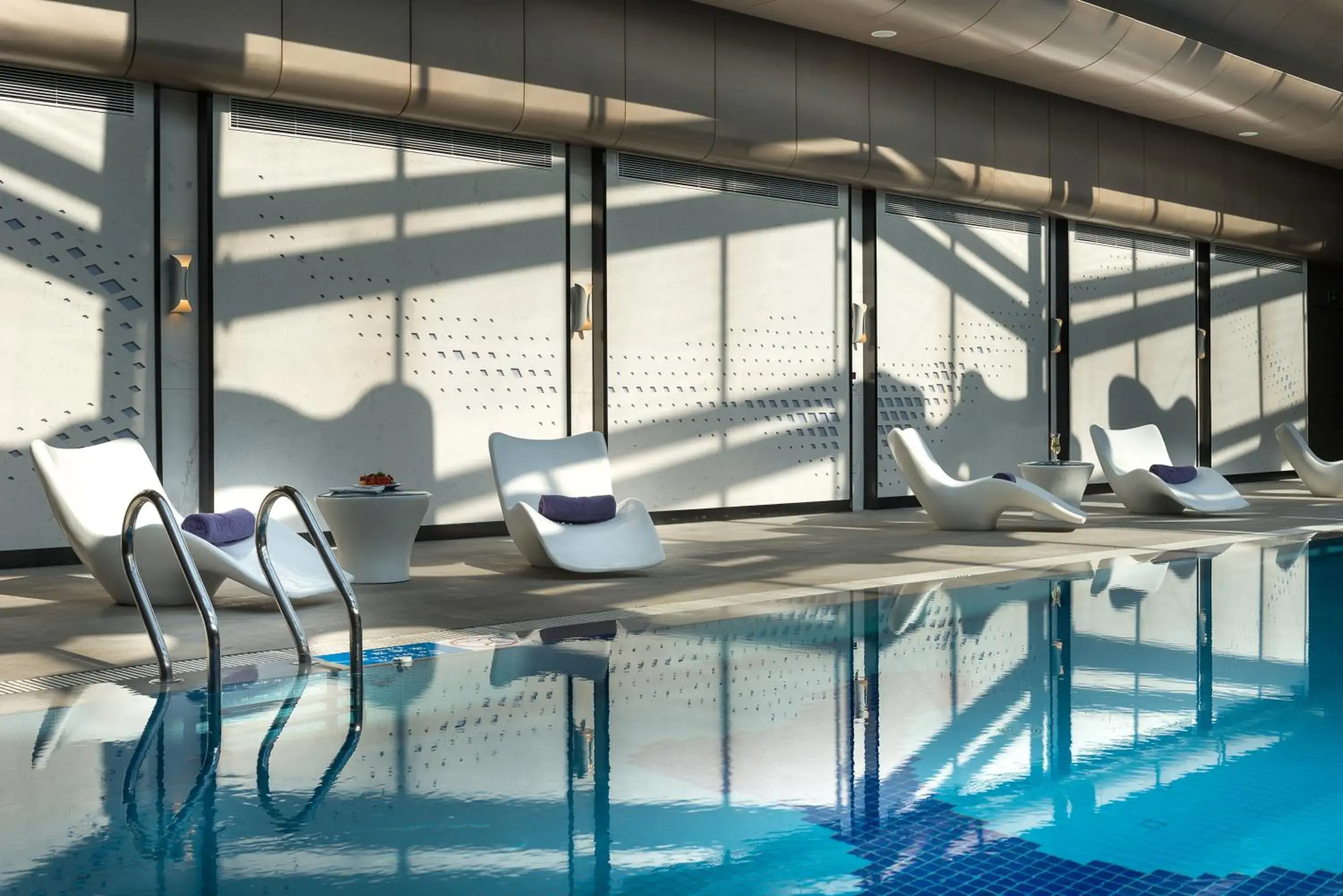 Swimming pool in Pullman Nanjing Lukou Airport Swimming pool in Pullman Nanjing Lukou Airport