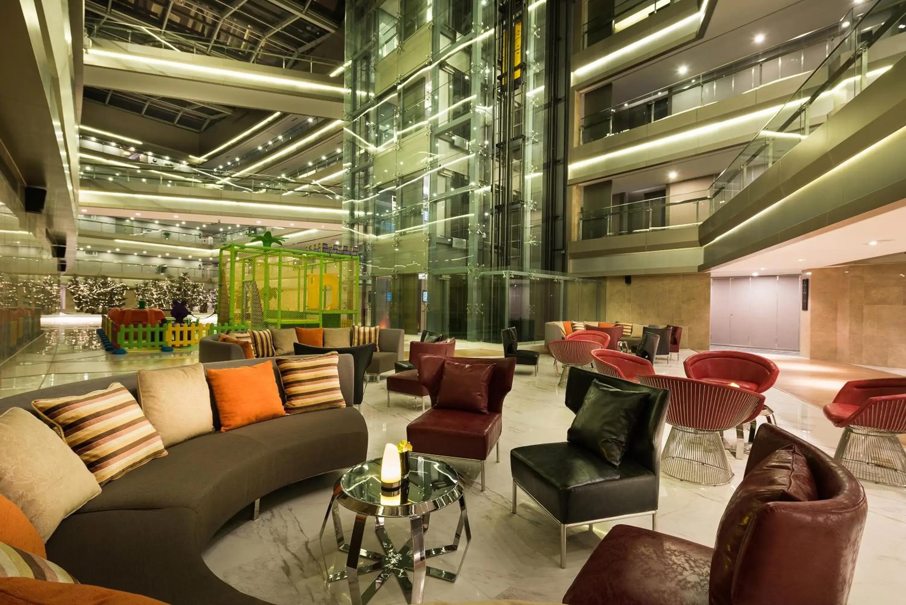 Lounge or bar in Pullman Nanjing Lukou Airport Lounge or bar in Pullman Nanjing Lukou Airport