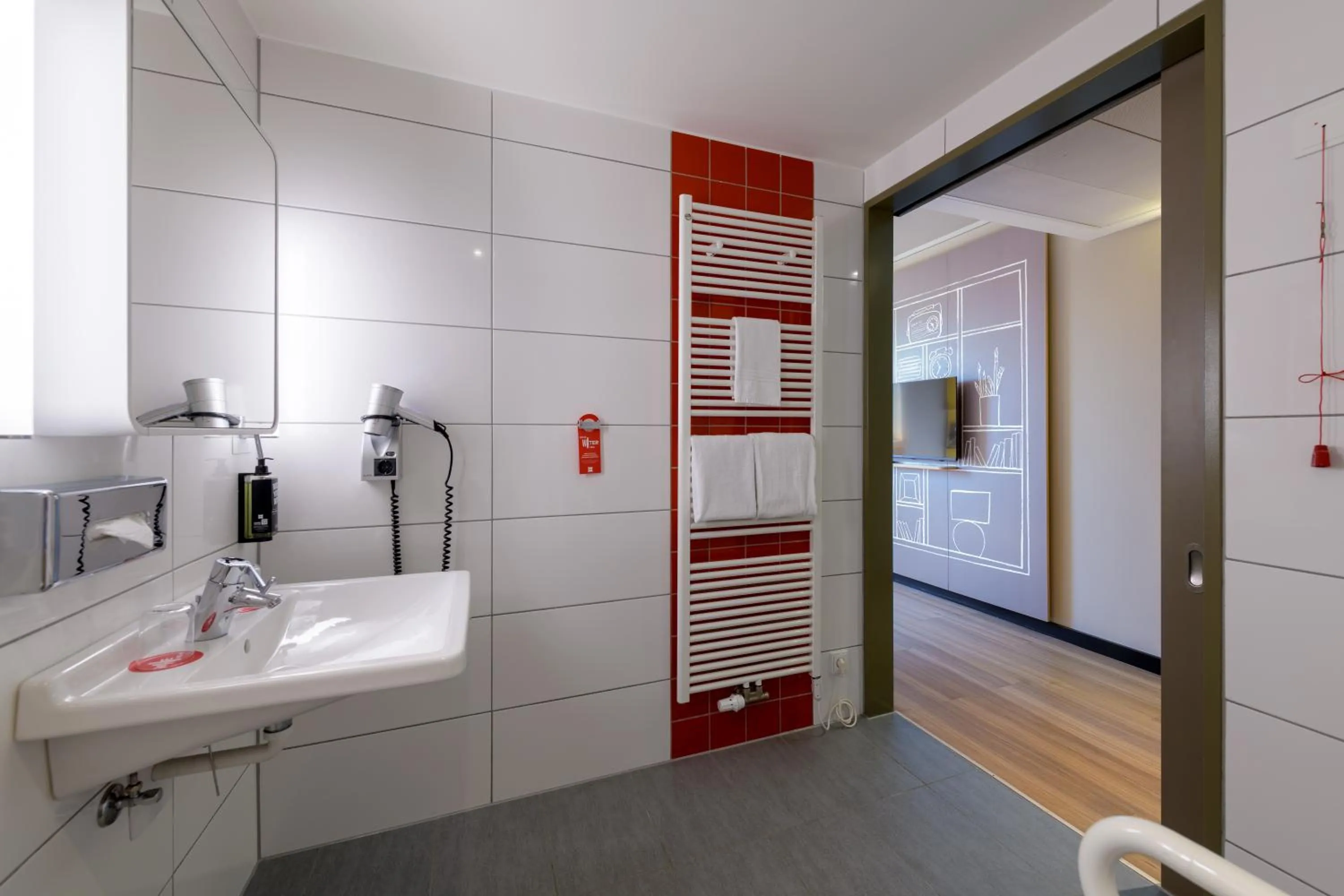 Shower in Ibis München City Arnulfpark