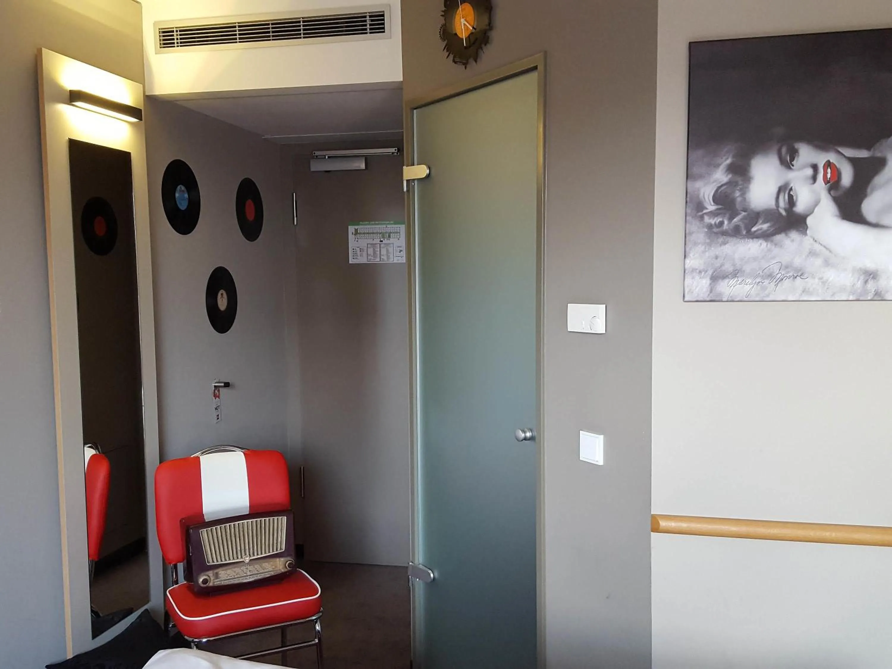 Bedroom in Ibis München City Arnulfpark