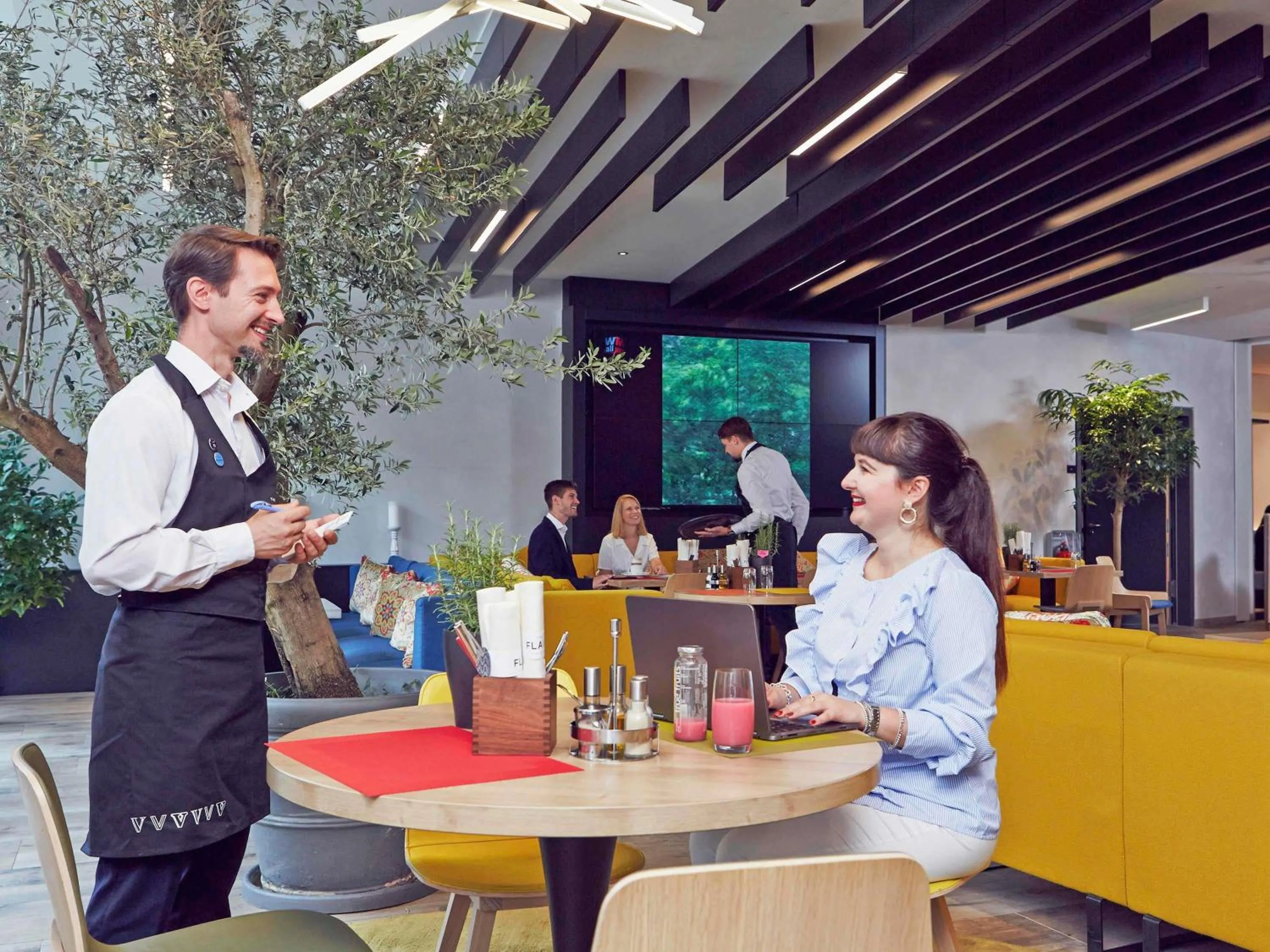 Restaurant/places to eat in Novotel München City Arnulfpark