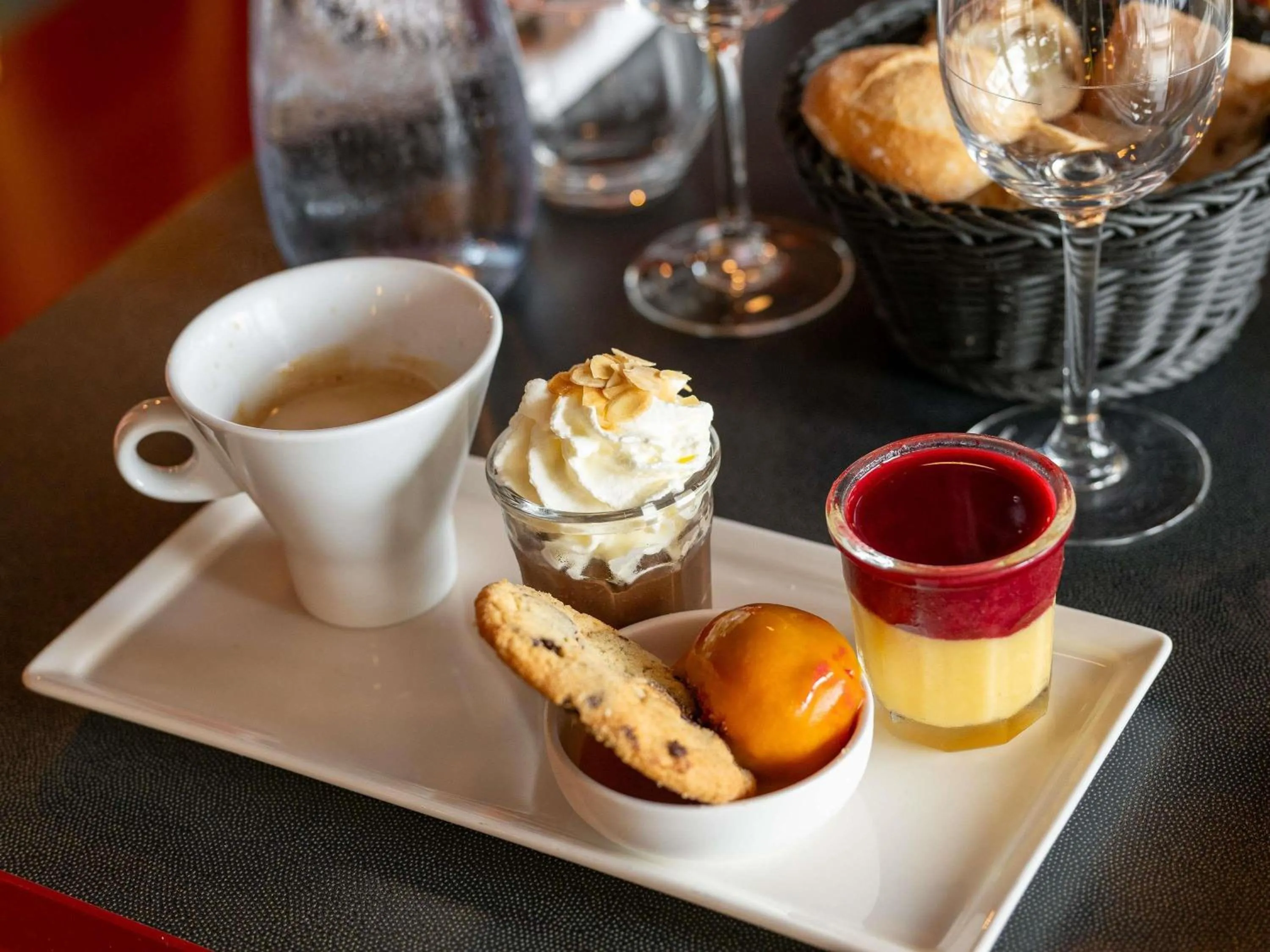 Restaurant/places to eat in ibis budget Lyon Centre Confluence