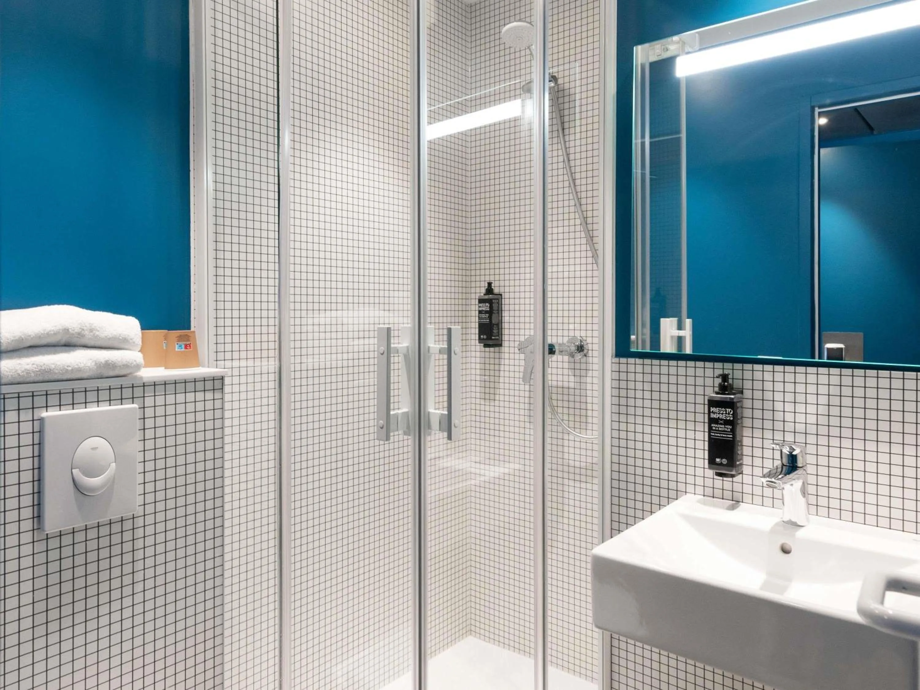 Bedroom in ibis budget Lyon Centre Confluence