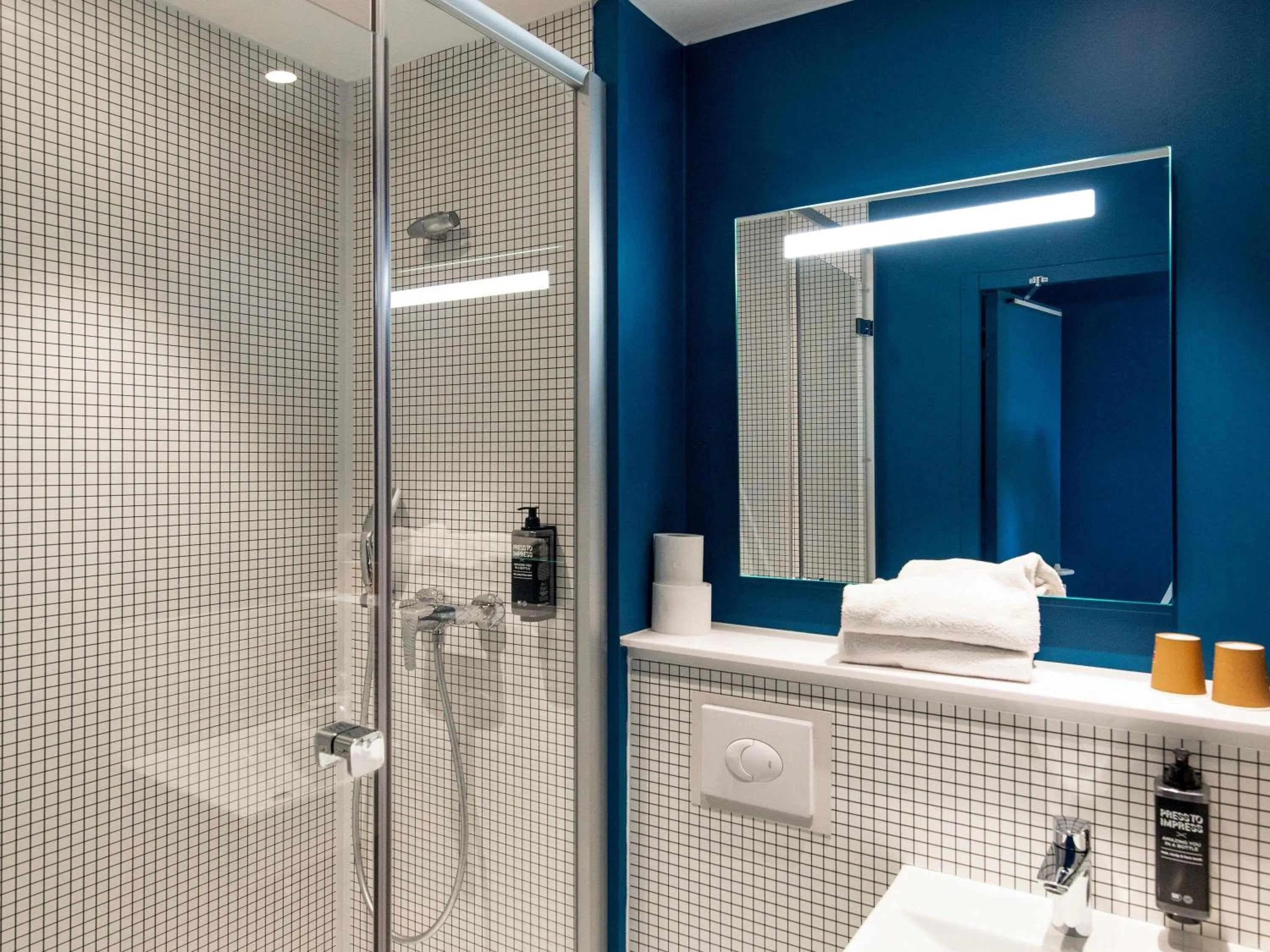 Bedroom in ibis budget Lyon Centre Confluence