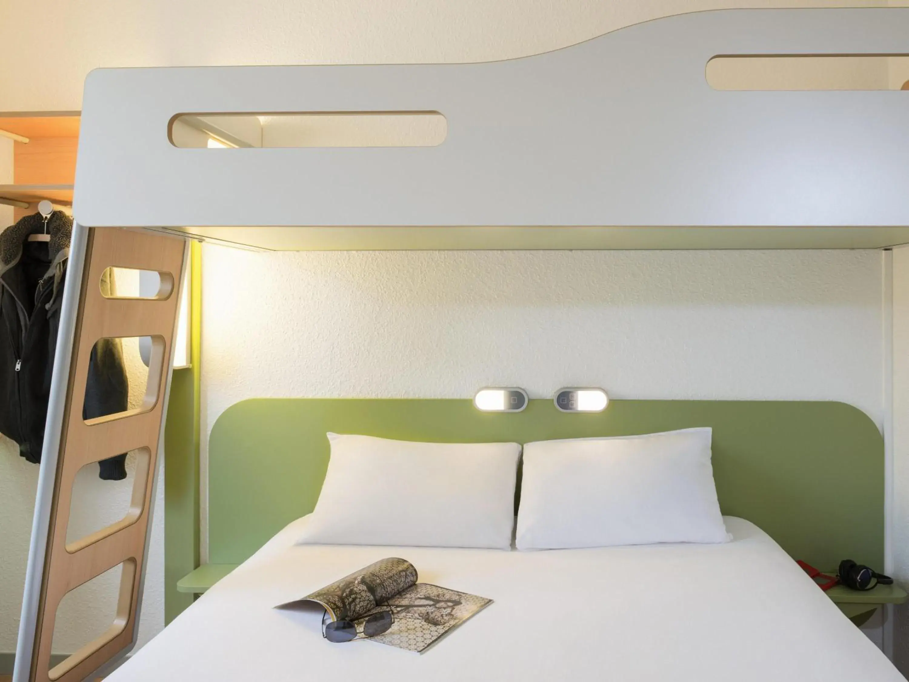 Bedroom, Bed in ibis budget Lyon Centre Confluence Bedroom, Bed in ibis budget Lyon Centre Confluence