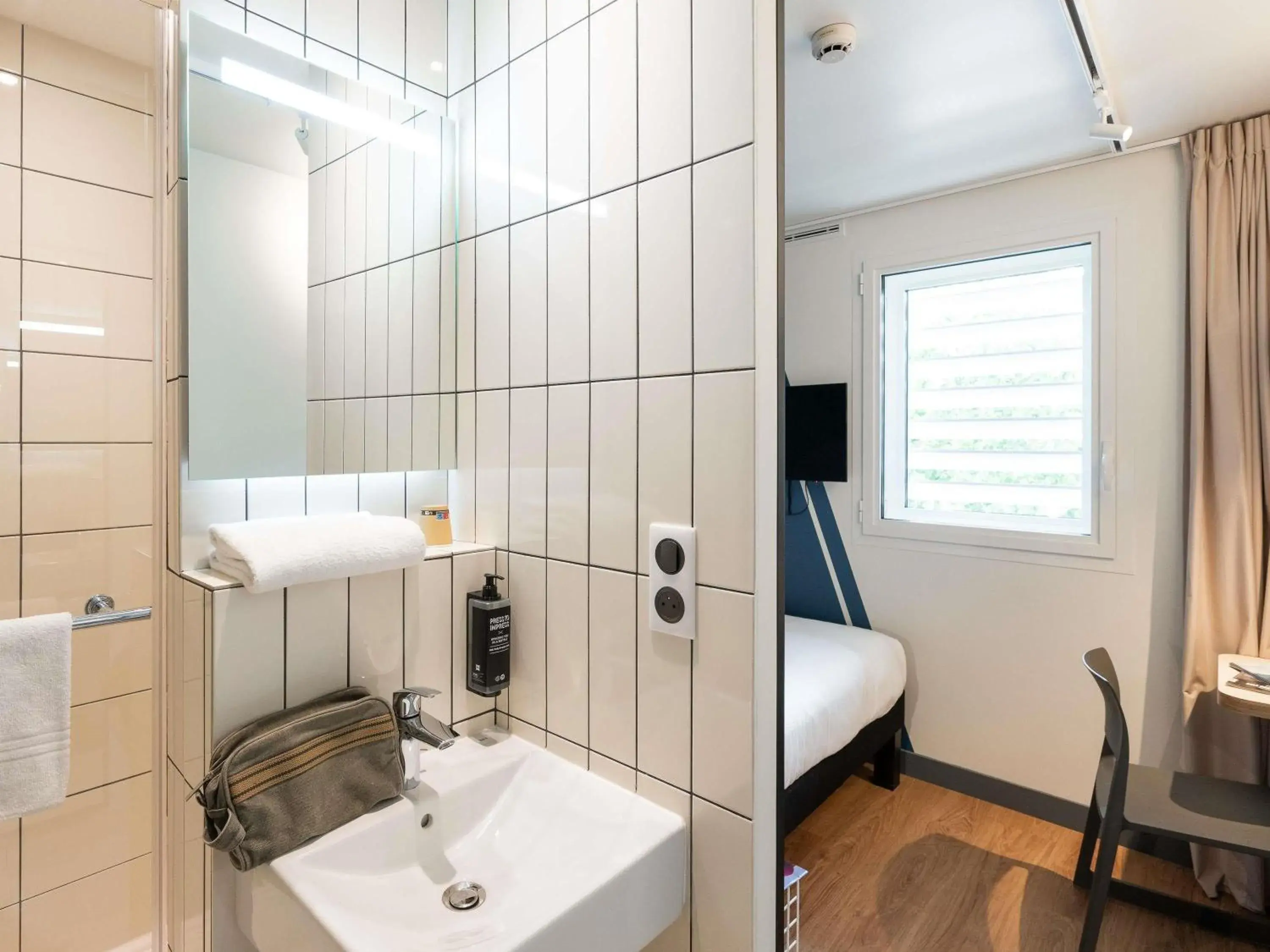 Bedroom in ibis budget Lyon Centre Confluence Bedroom in ibis budget Lyon Centre Confluence