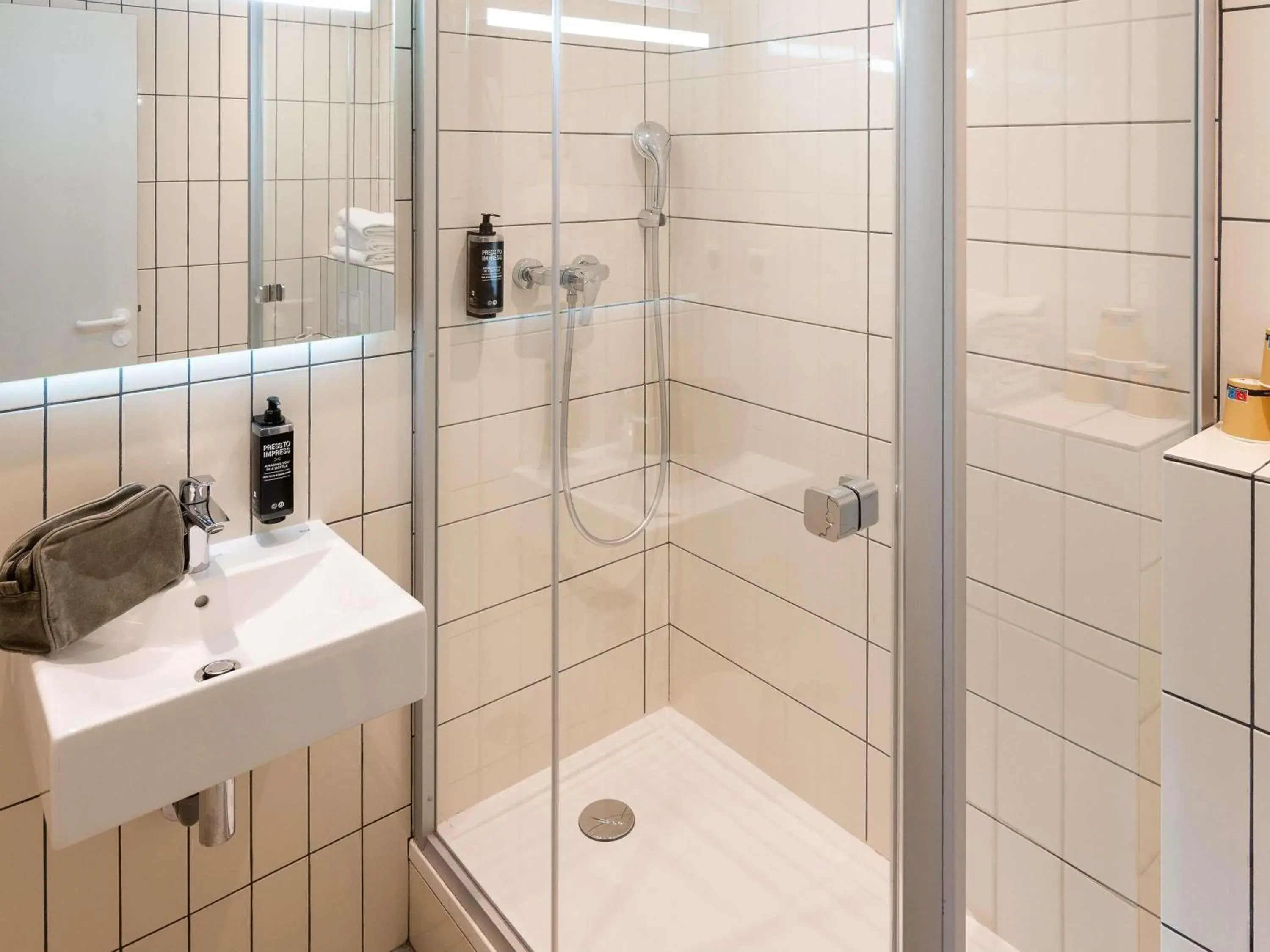 Bedroom in ibis budget Lyon Centre Confluence Bedroom in ibis budget Lyon Centre Confluence