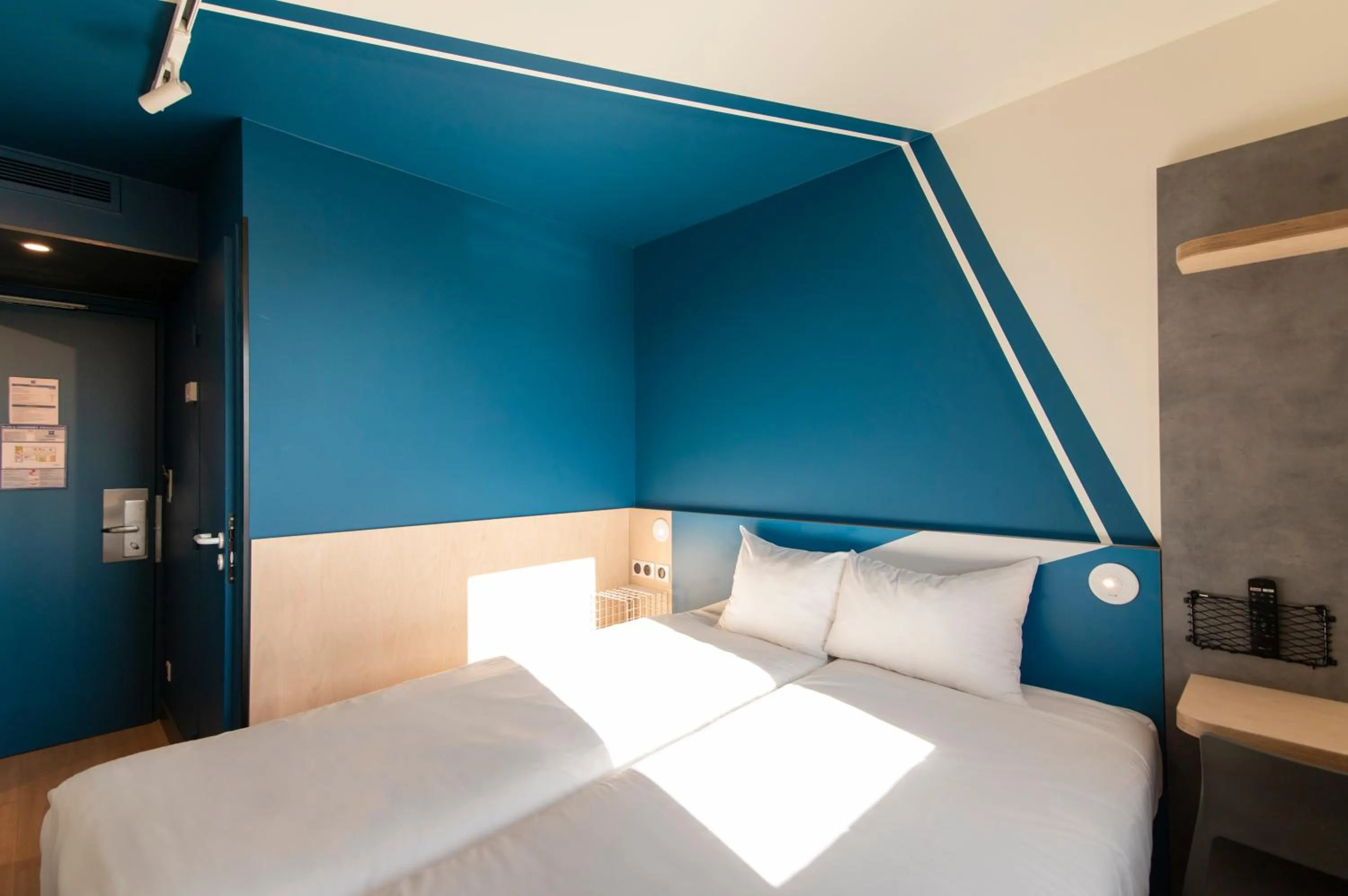 Bed in ibis budget Lyon Centre Confluence