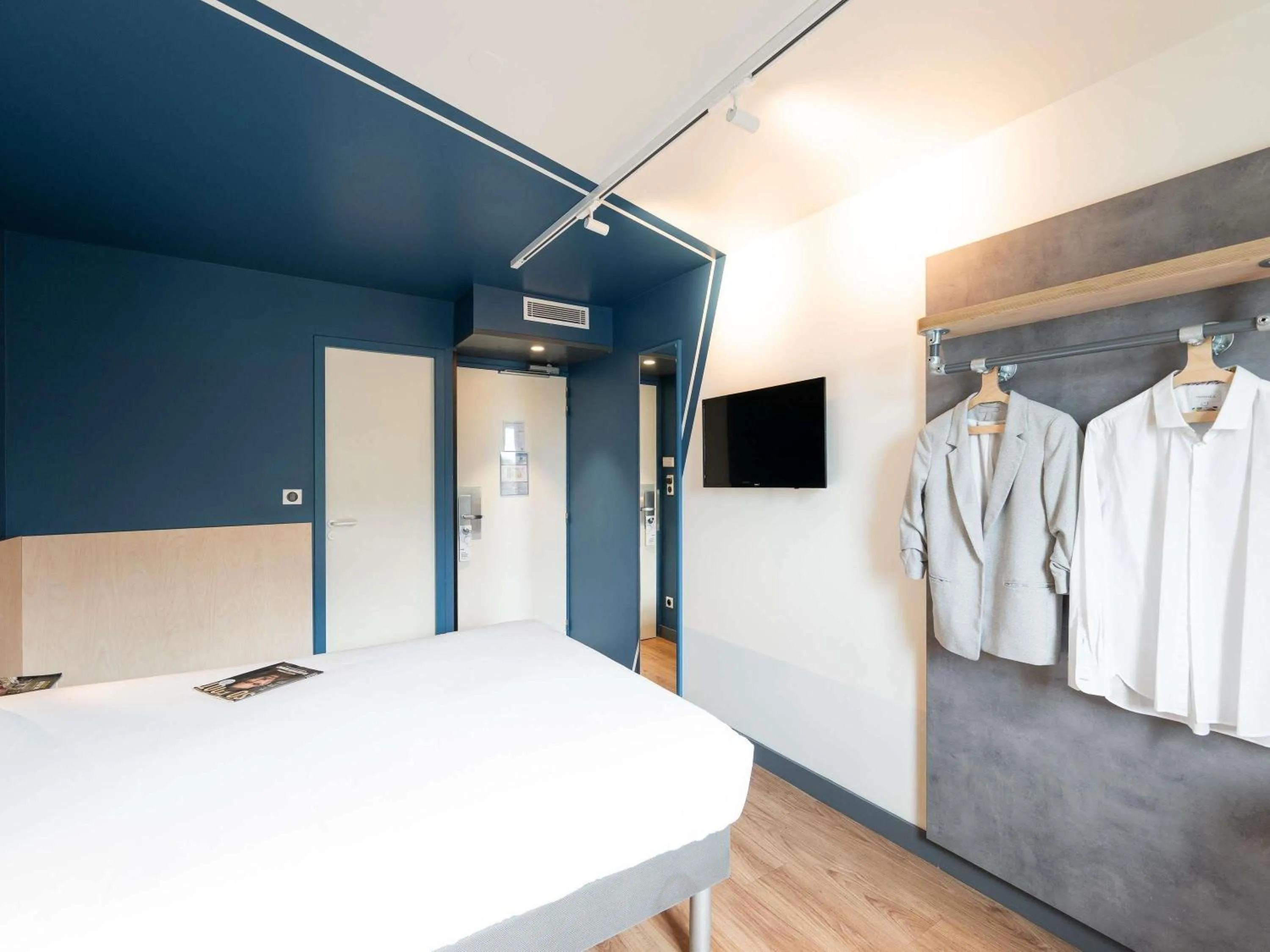 Bedroom, Bed in ibis budget Lyon Centre Confluence