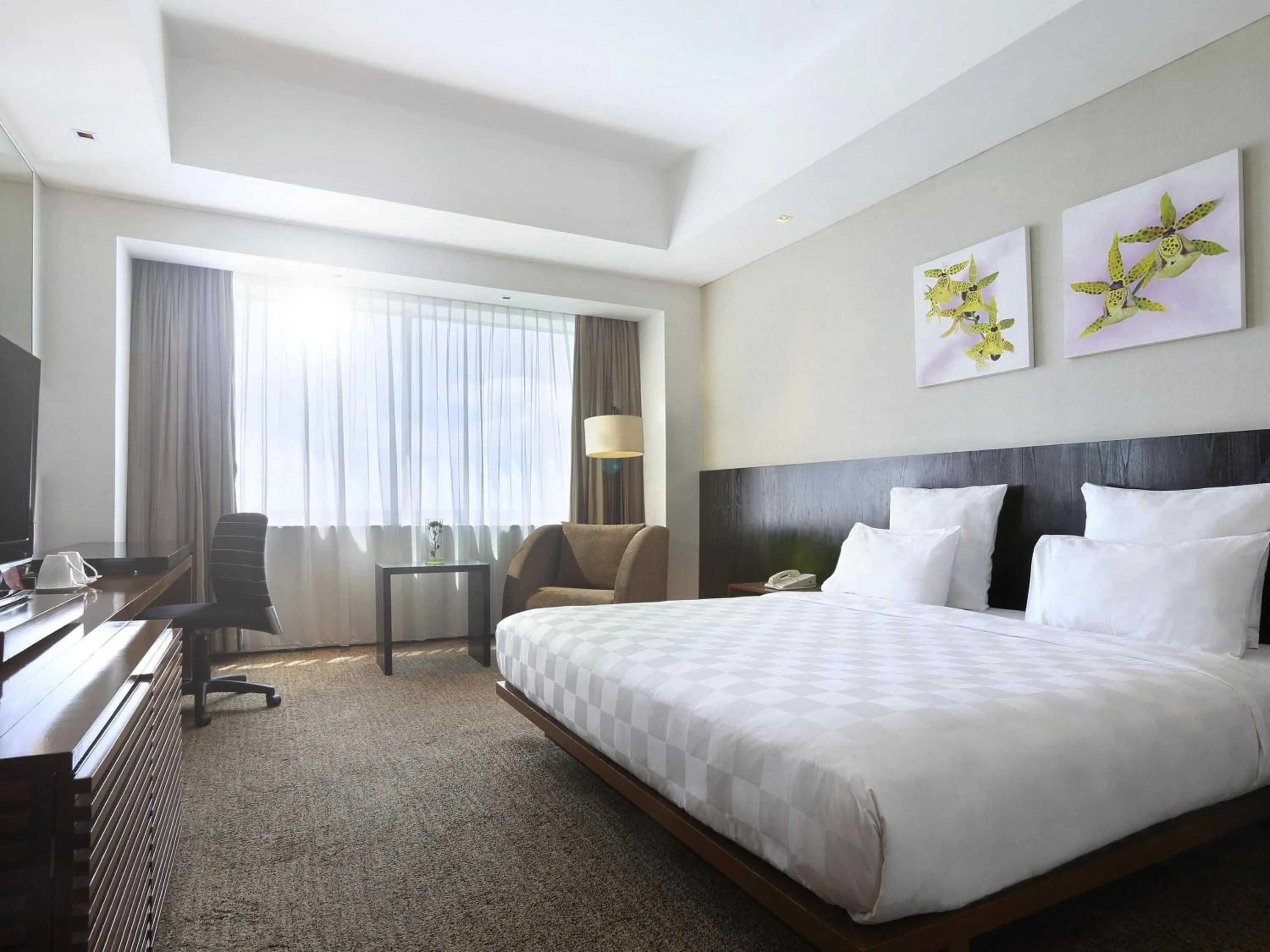 Bedroom, Bed in Novotel Balikpapan