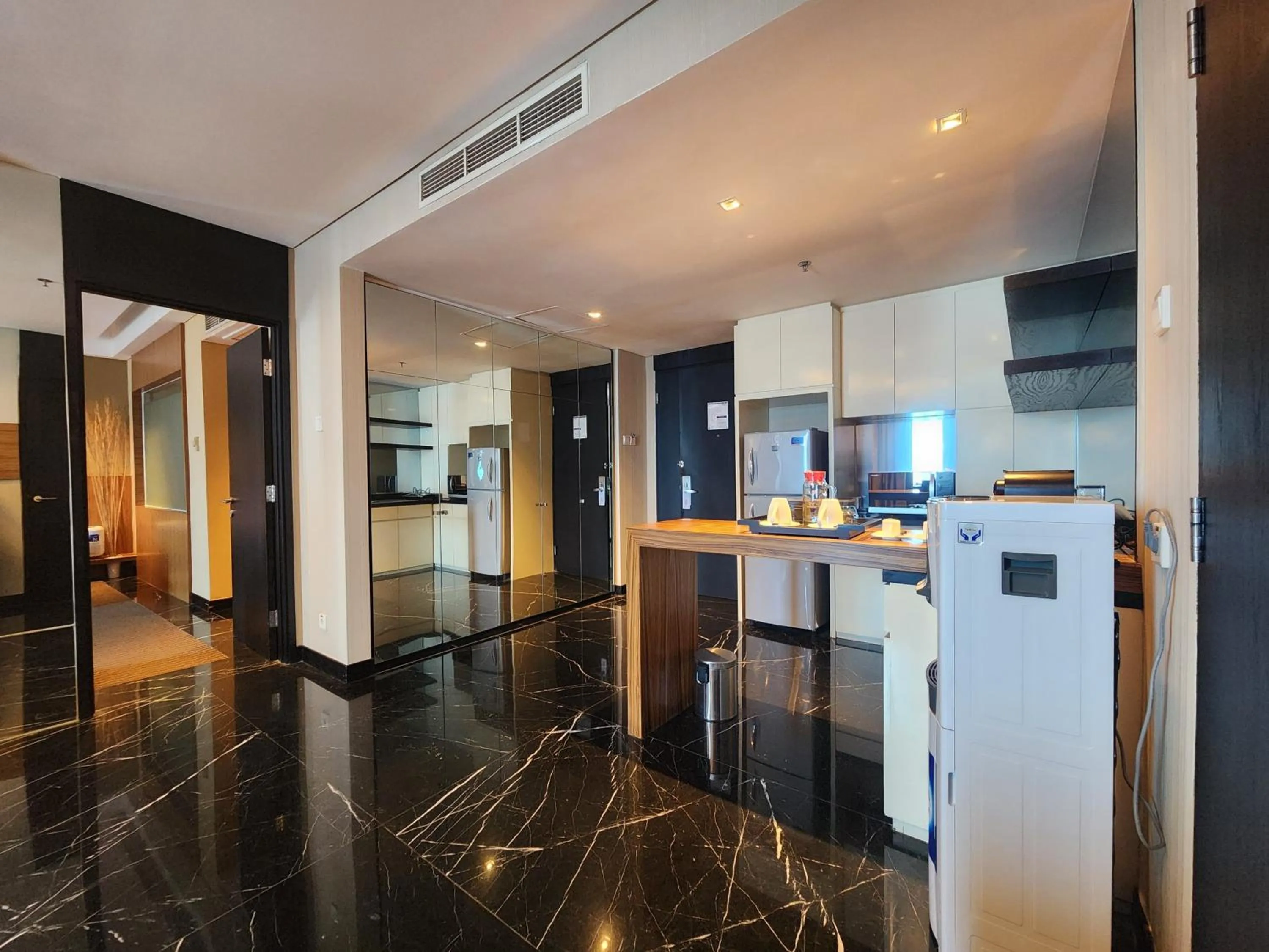 Kitchen or kitchenette in Novotel Balikpapan