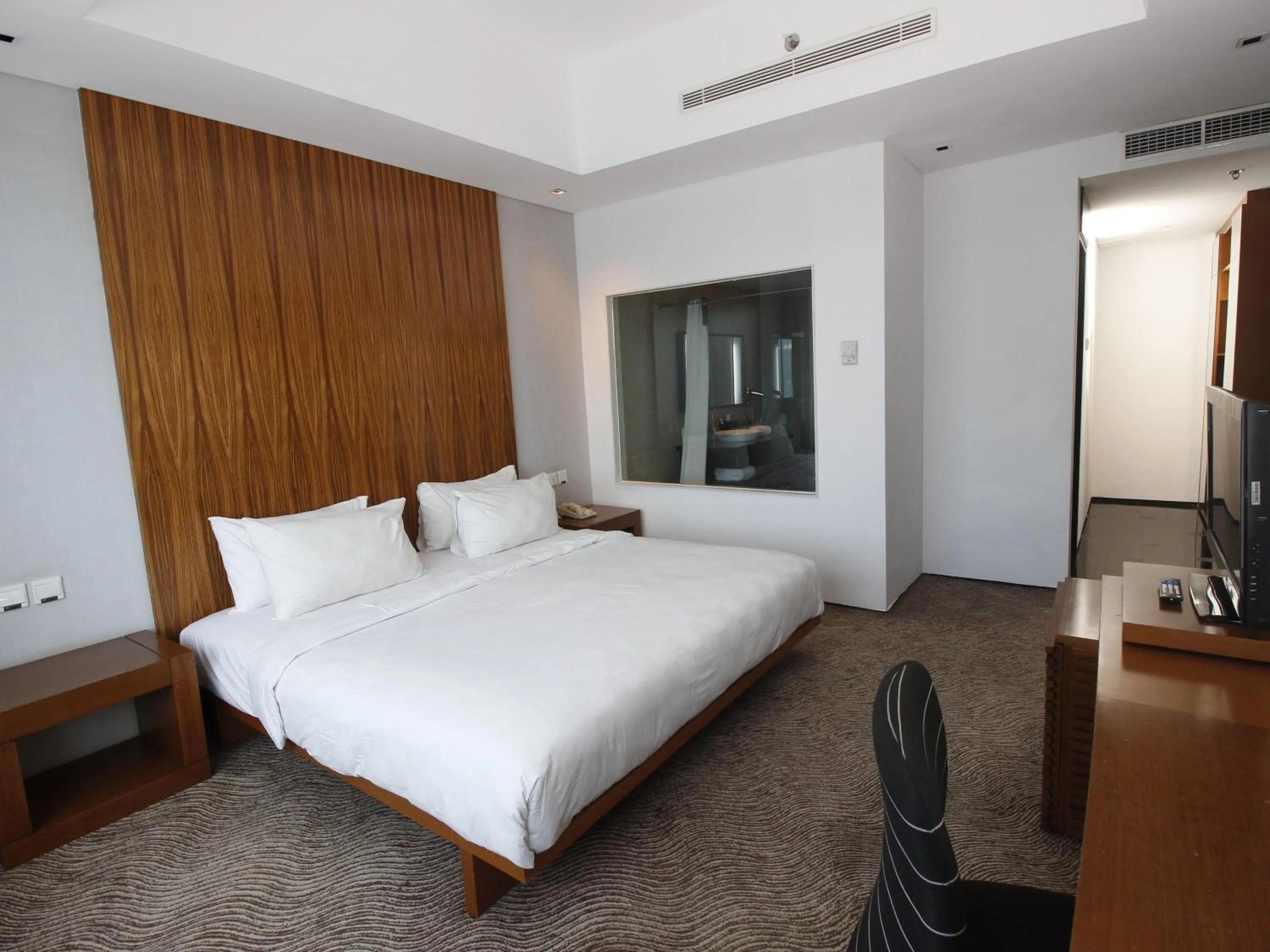 Bedroom, Bed in Novotel Balikpapan