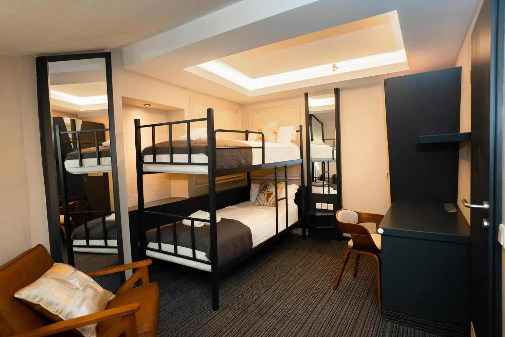 Twin Room with Bunk Bed in Adrett Hotel Königsallee Twin Room with Bunk Bed in Adrett Hotel Königsallee