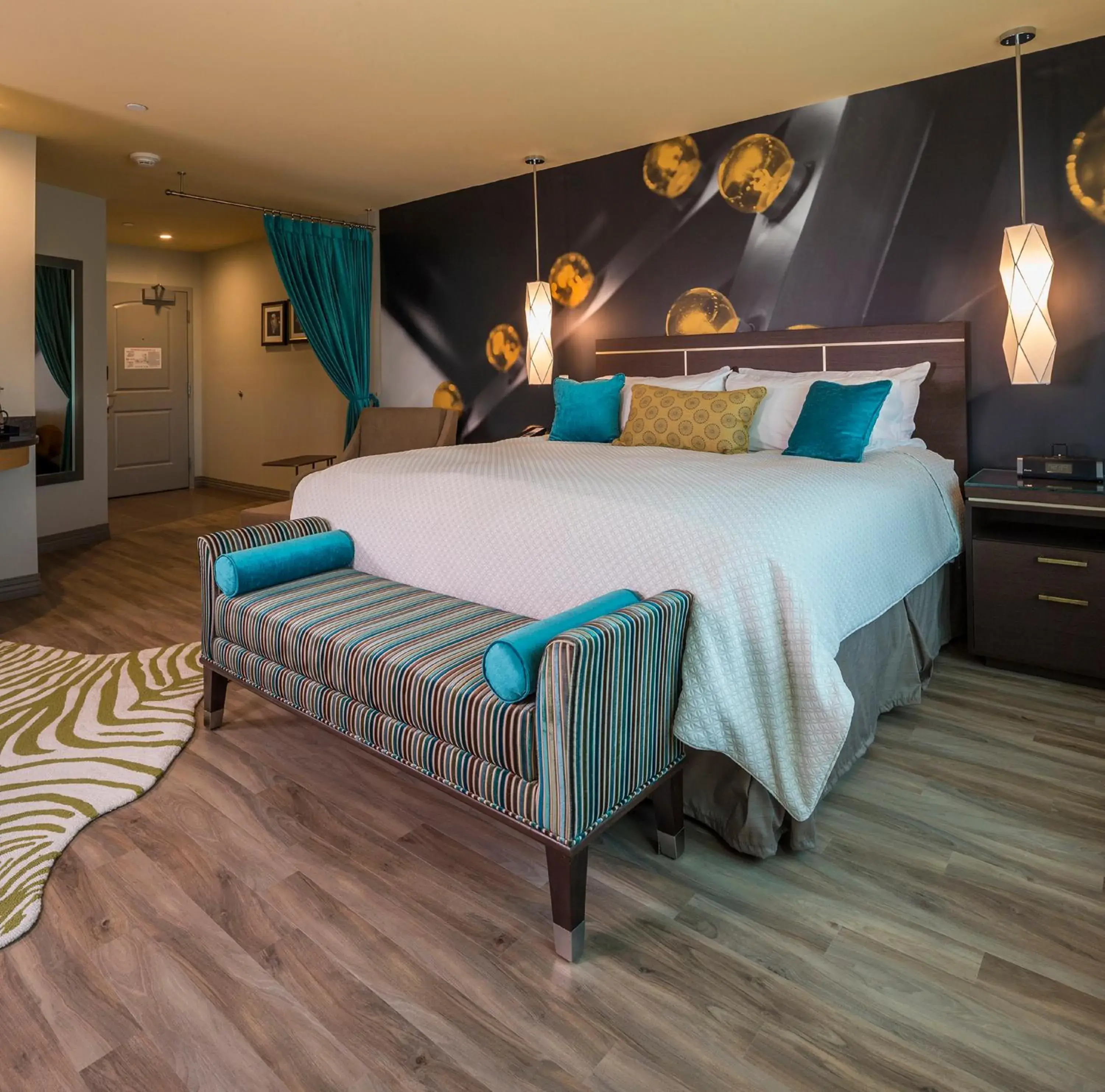 Standard King Room in Hotel Indigo Pittsburgh East Liberty by IHG Standard King Room in Hotel Indigo Pittsburgh East Liberty by IHG