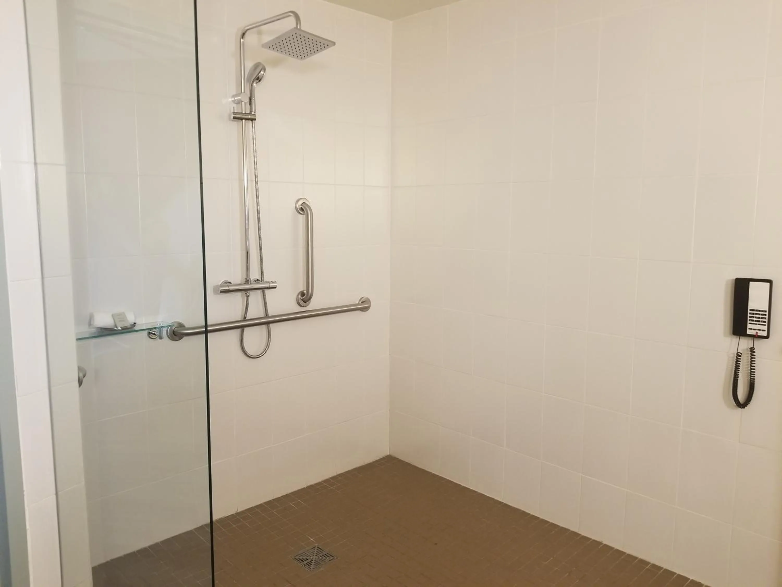 Bathroom in Hotel Indigo Pittsburgh East Liberty by IHG