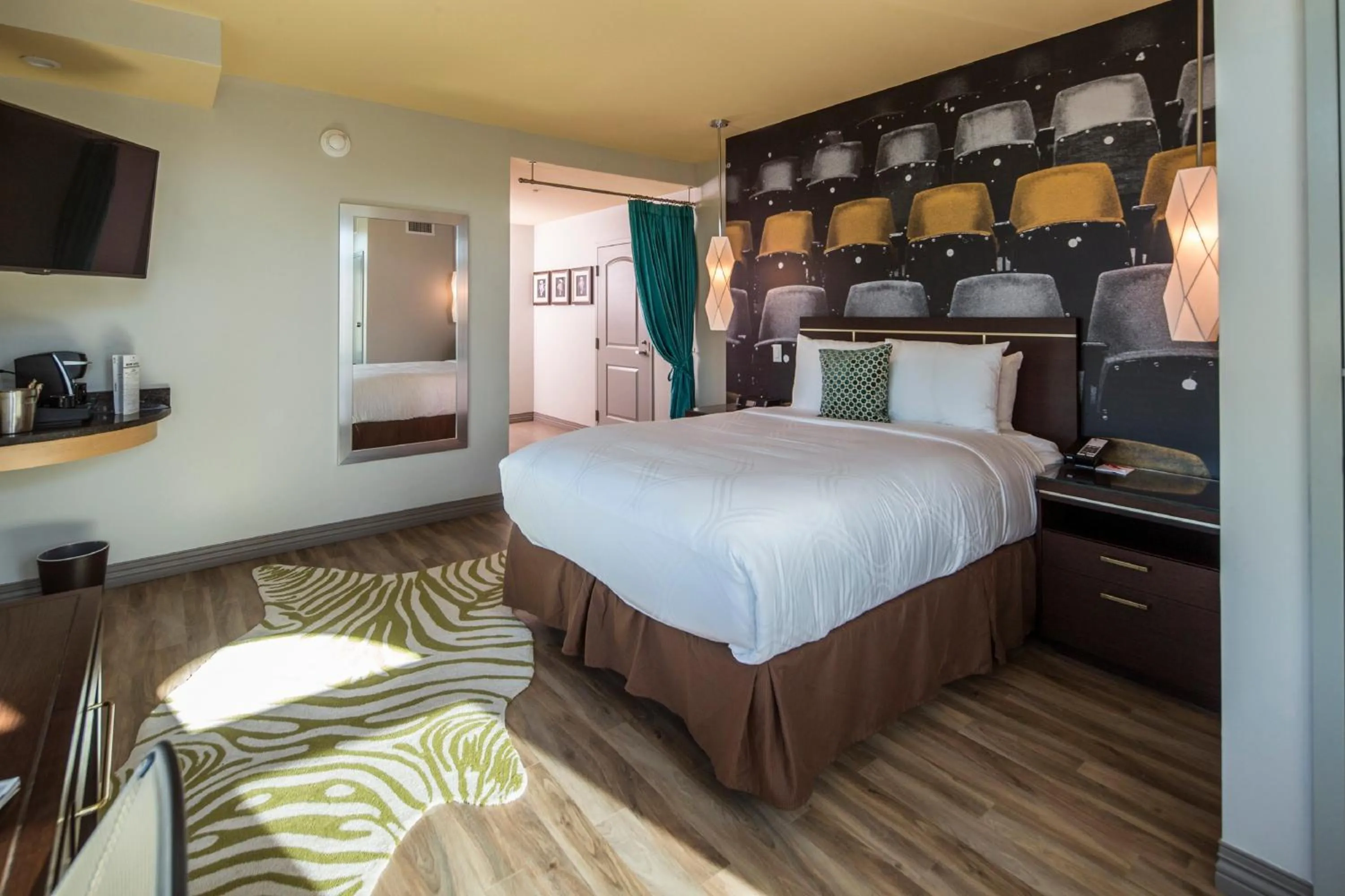 Photo of the whole room, Bed in Hotel Indigo Pittsburgh East Liberty by IHG