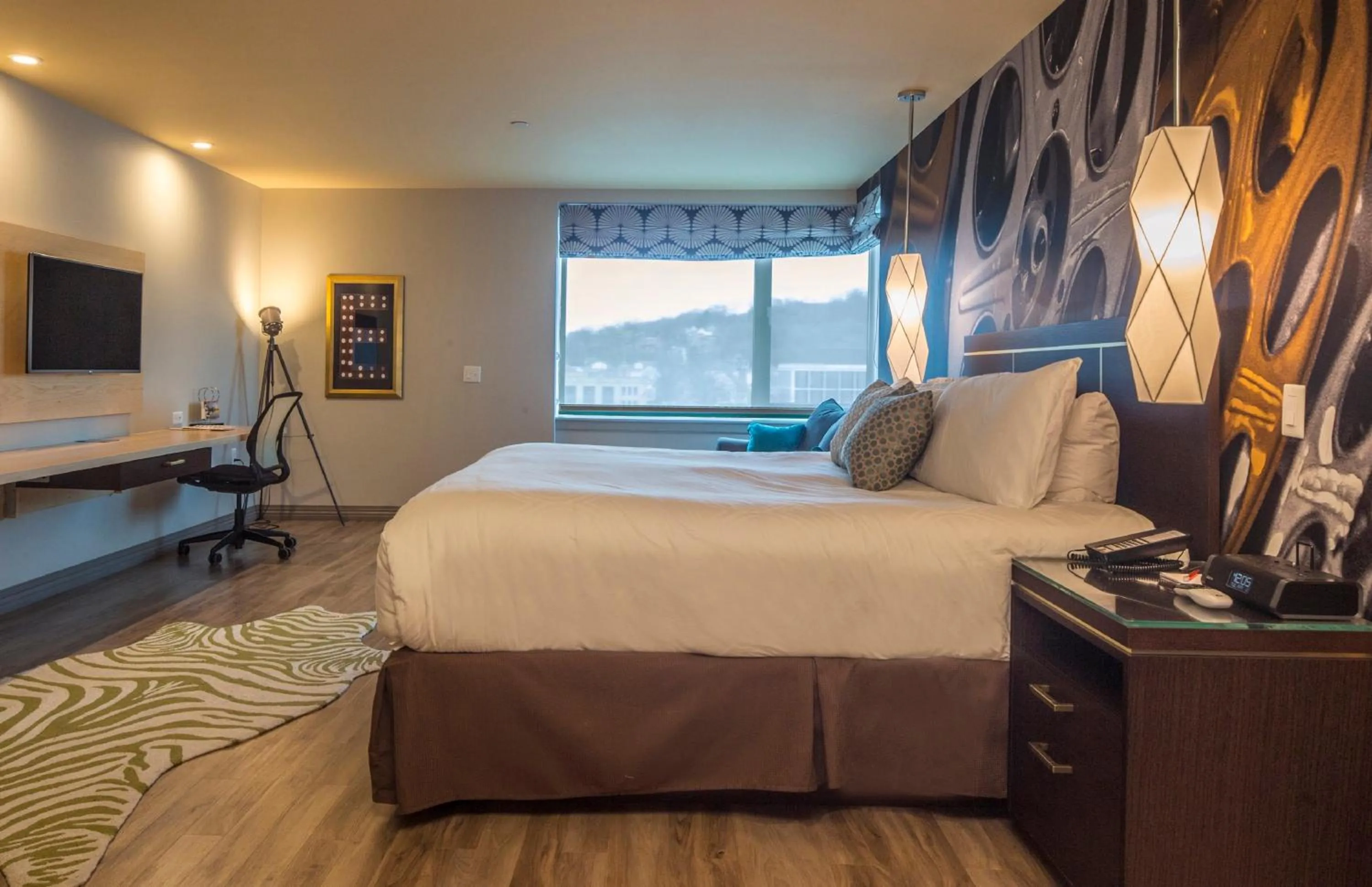 Photo of the whole room, Bed in Hotel Indigo Pittsburgh East Liberty by IHG