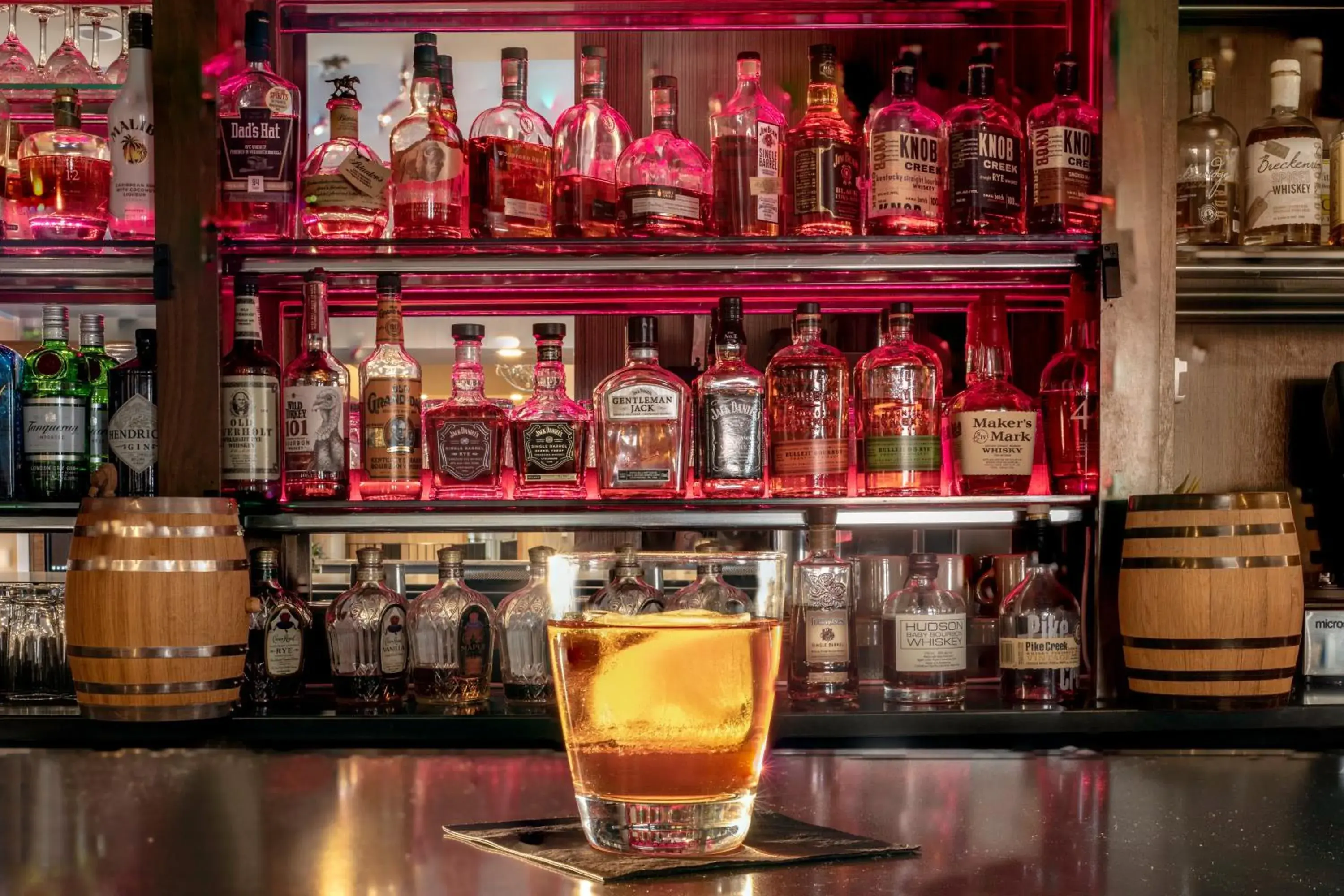 Lounge or bar in Hotel Indigo Pittsburgh East Liberty by IHG Lounge or bar in Hotel Indigo Pittsburgh East Liberty by IHG