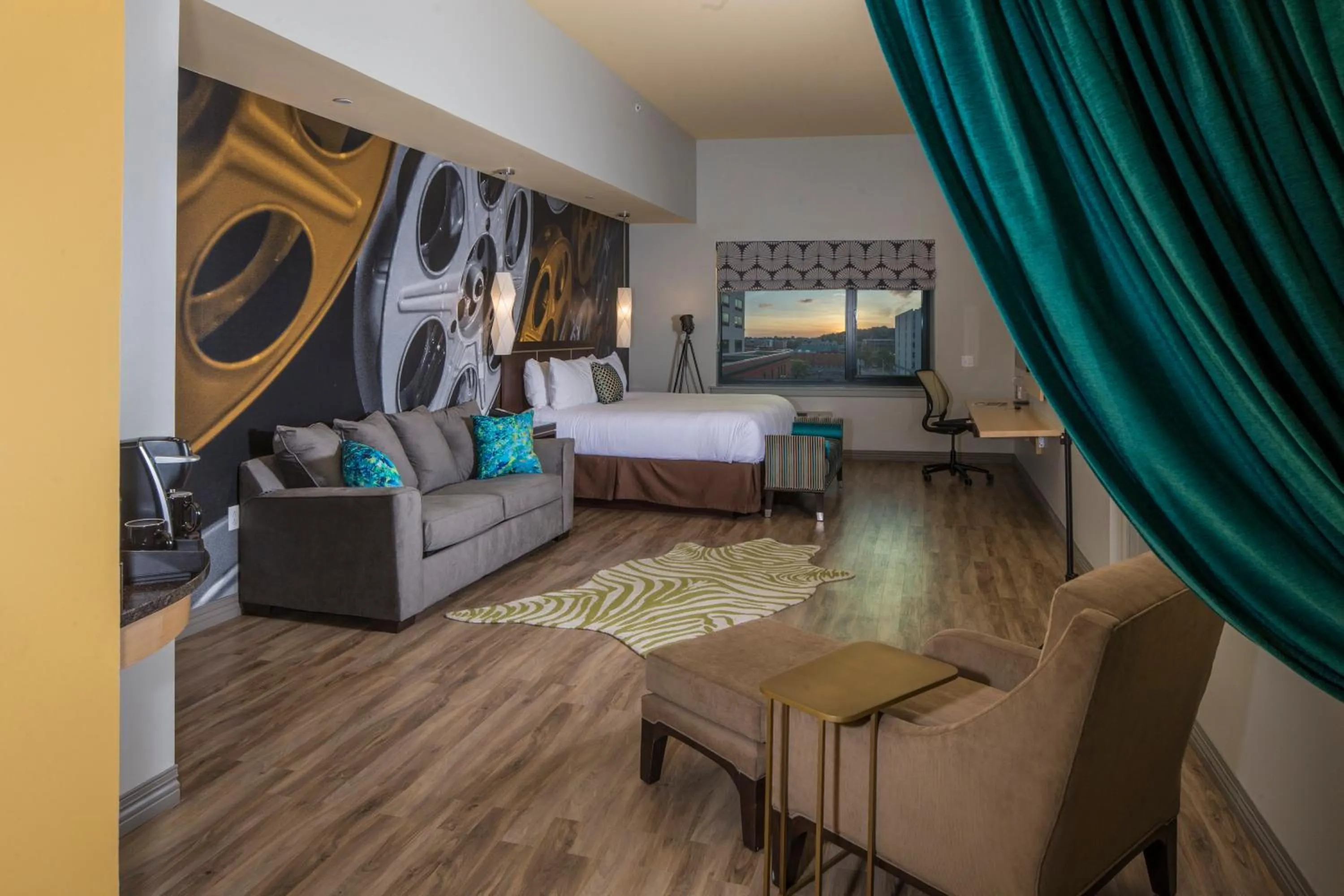 Photo of the whole room, Bed in Hotel Indigo Pittsburgh East Liberty by IHG