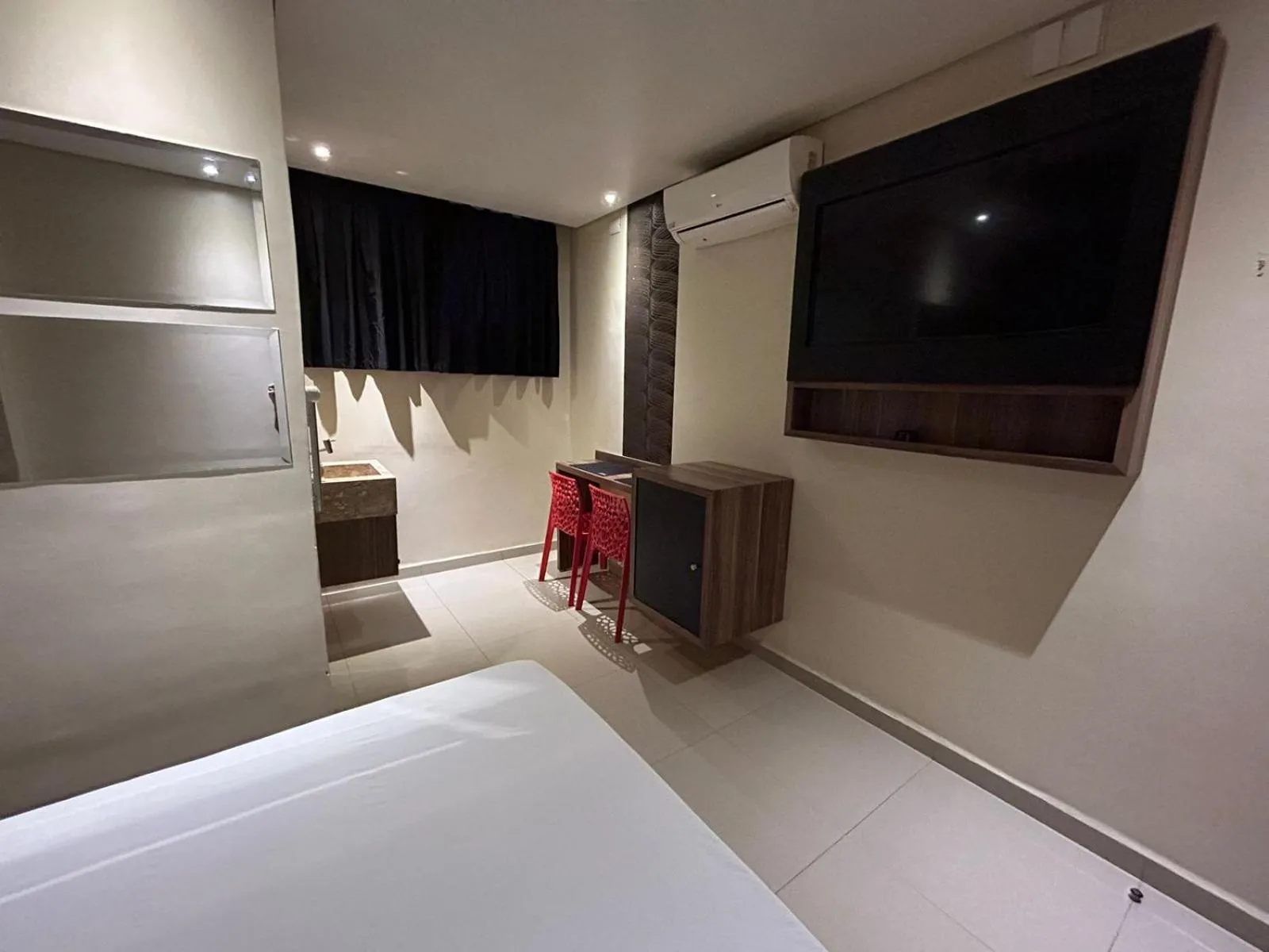 TV and multimedia, Bed in Só Love Motel