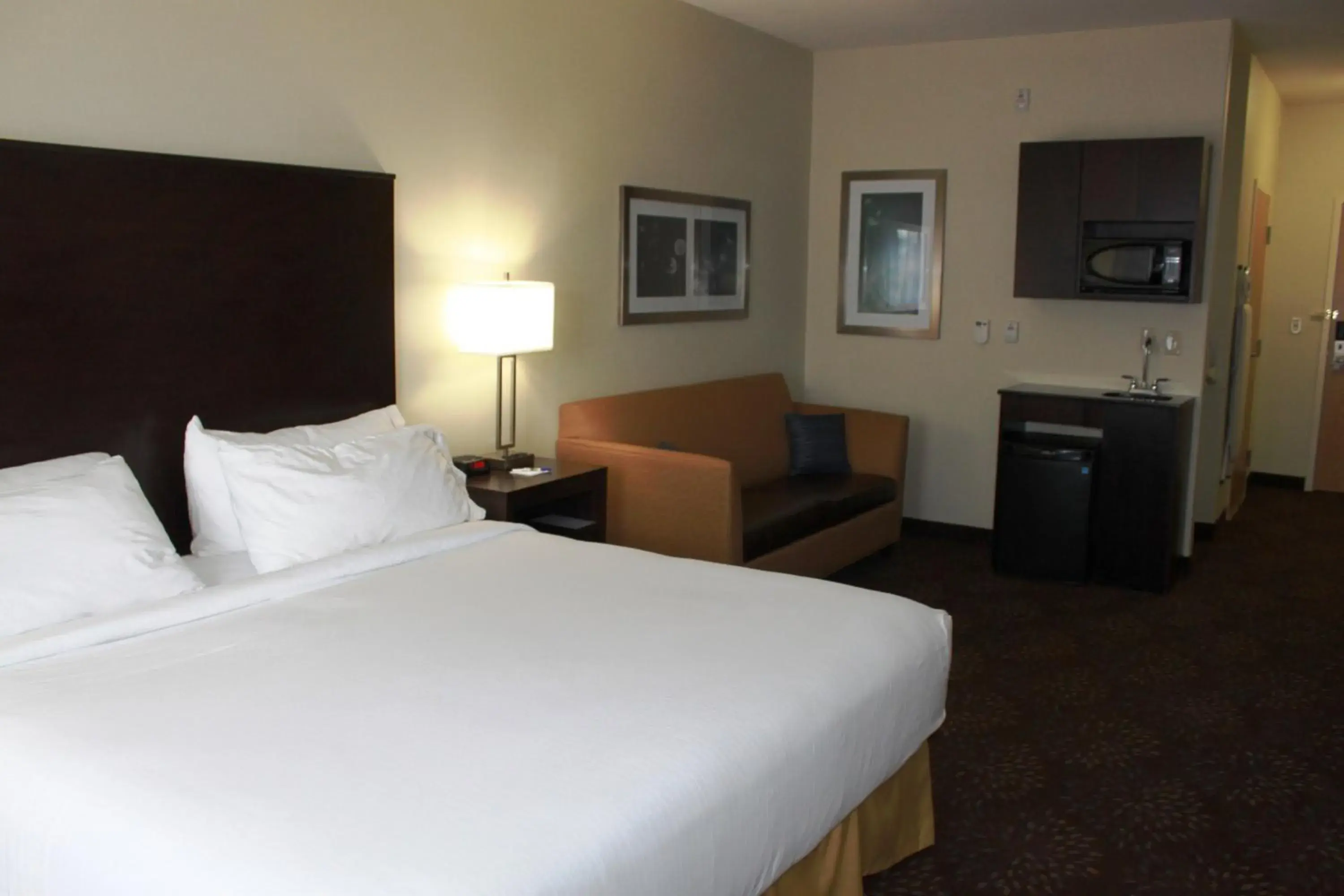 Photo of the whole room, Bed in Holiday Inn Express Yorkton East by IHG Photo of the whole room, Bed in Holiday Inn Express Yorkton East by IHG