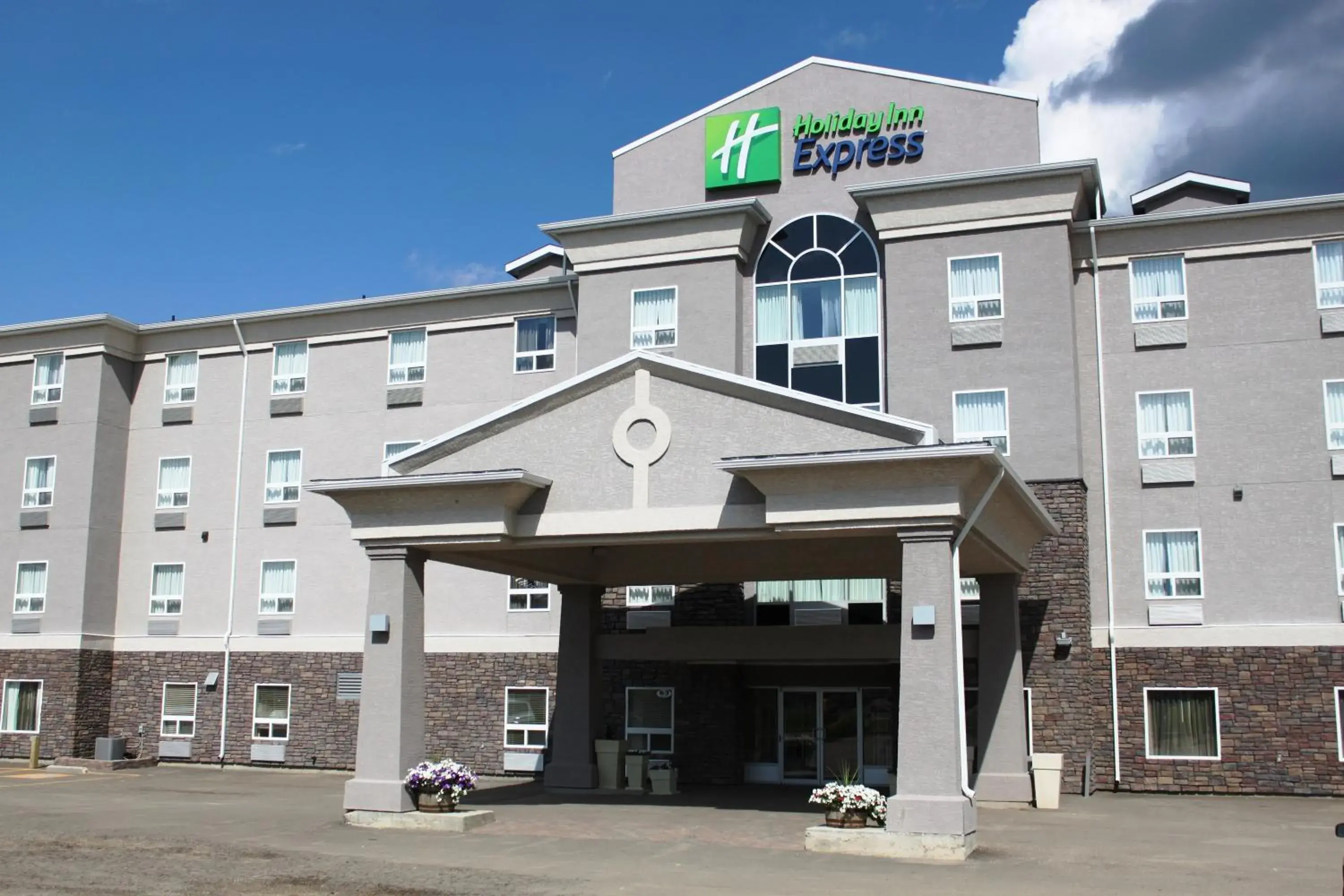 Property building in Holiday Inn Express Yorkton East by IHG Property building in Holiday Inn Express Yorkton East by IHG