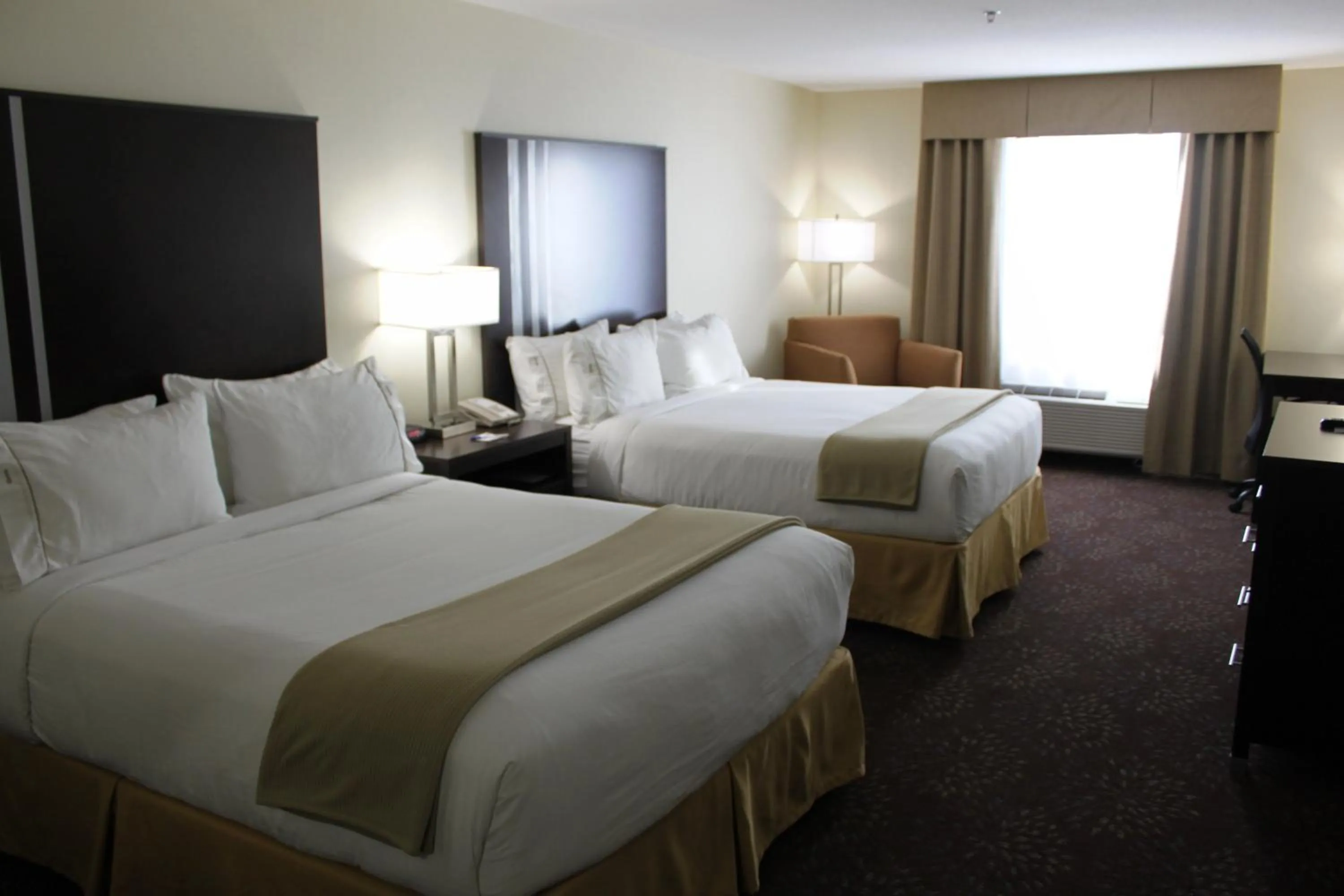Photo of the whole room, Bed in Holiday Inn Express Yorkton East by IHG