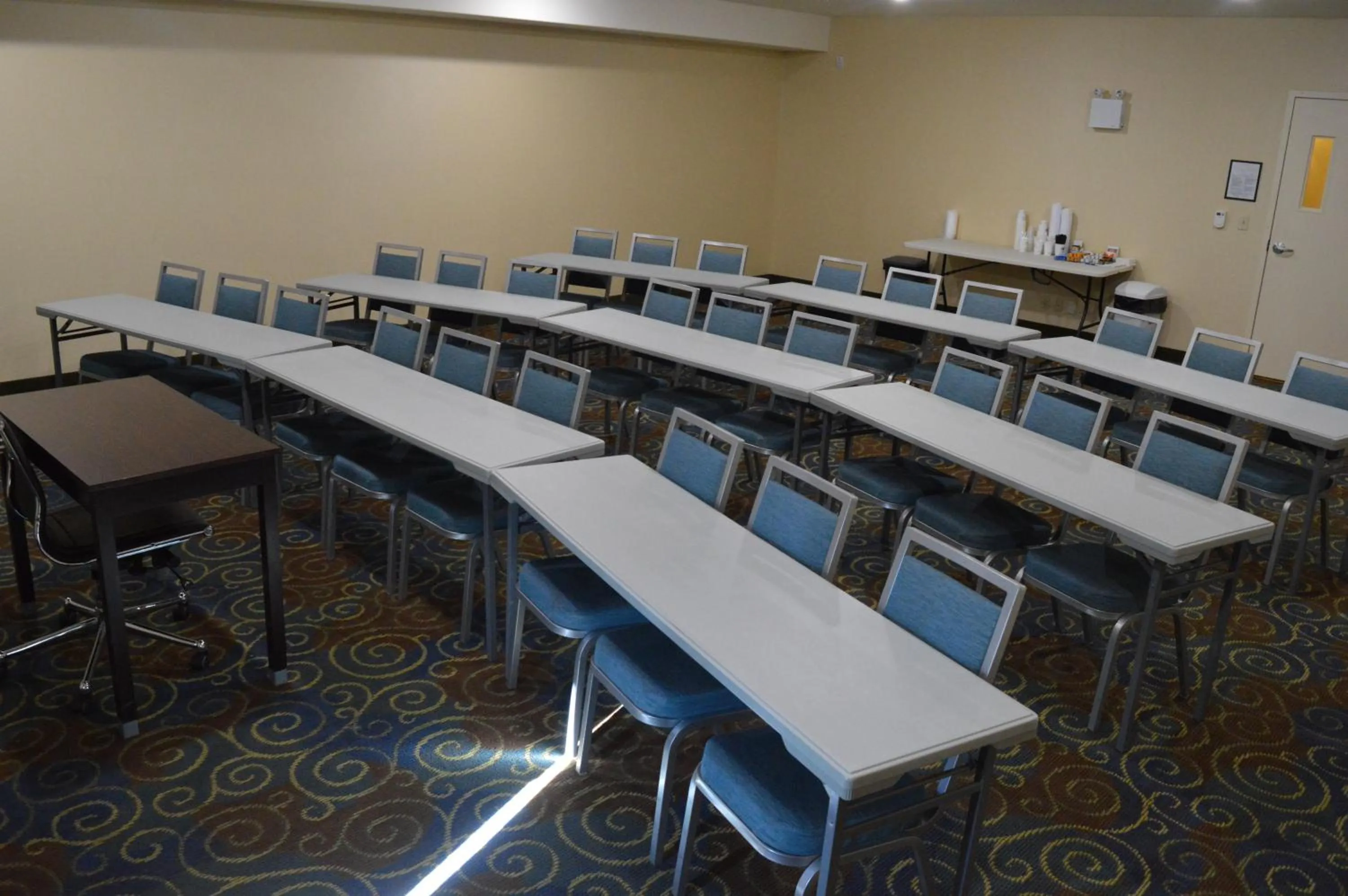Meeting/conference room in Holiday Inn Express Yorkton East by IHG