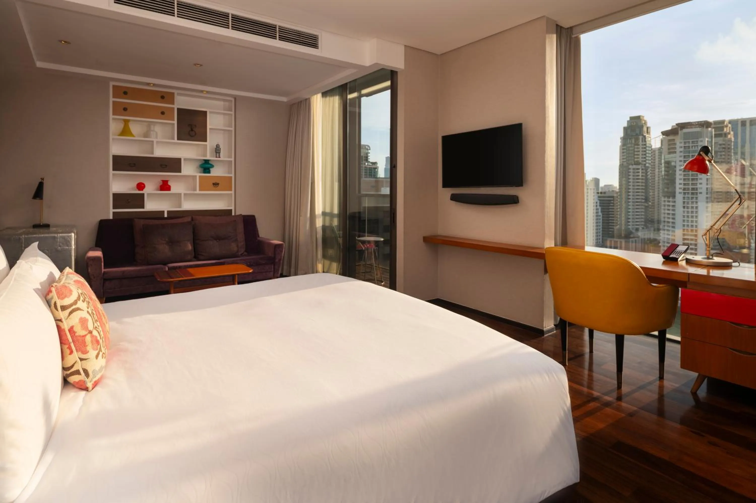 Photo of the whole room, Bed in Hotel Indigo Bangkok Wireless Road by IHG