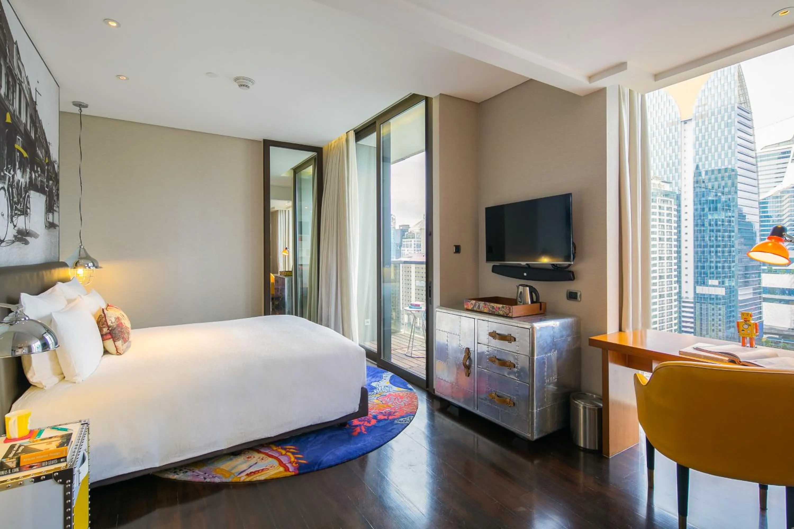 Photo of the whole room, Bed in Hotel Indigo Bangkok Wireless Road by IHG