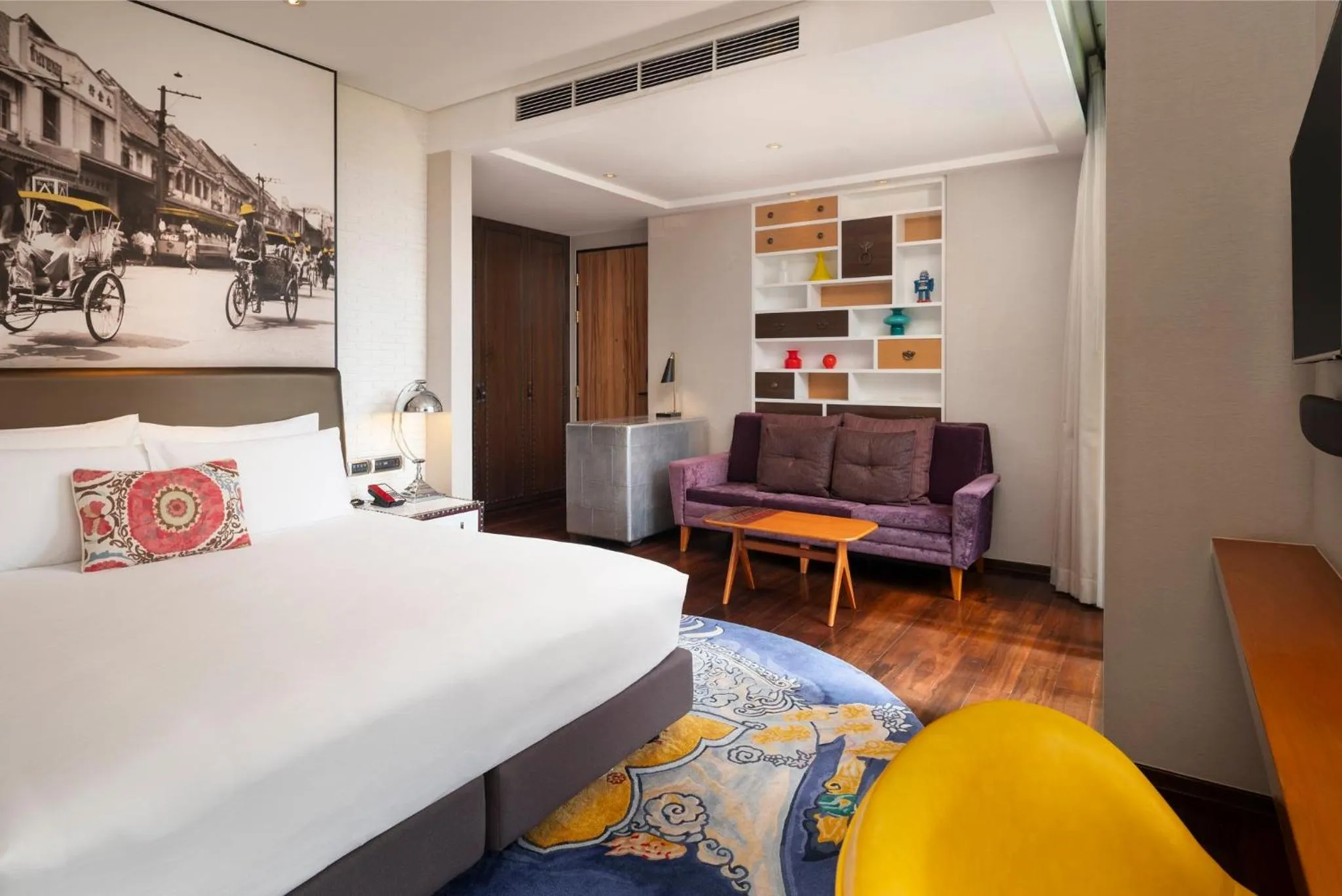 Photo of the whole room, Bed in Hotel Indigo Bangkok Wireless Road by IHG