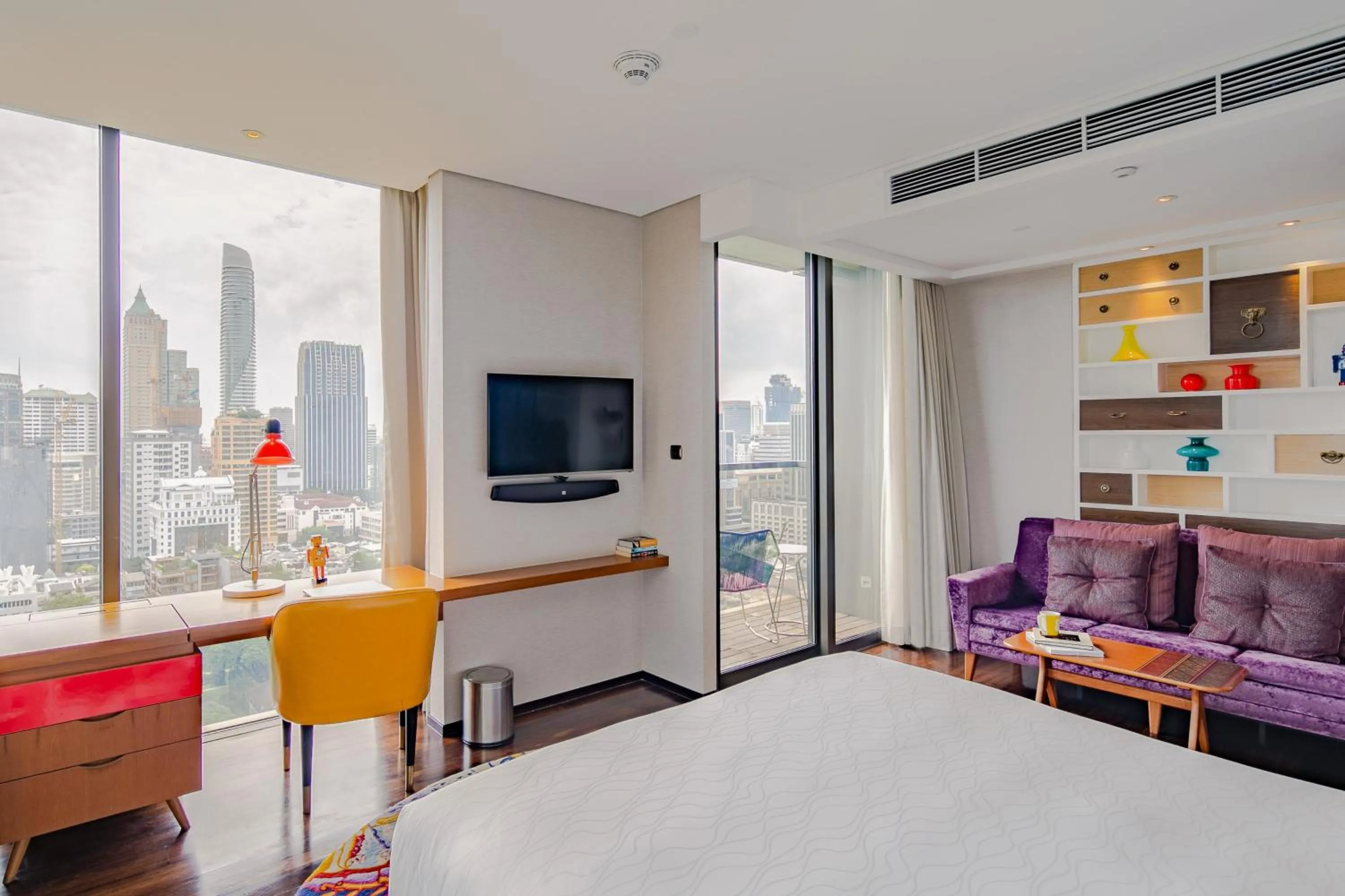 Photo of the whole room, Bed in Hotel Indigo Bangkok Wireless Road by IHG