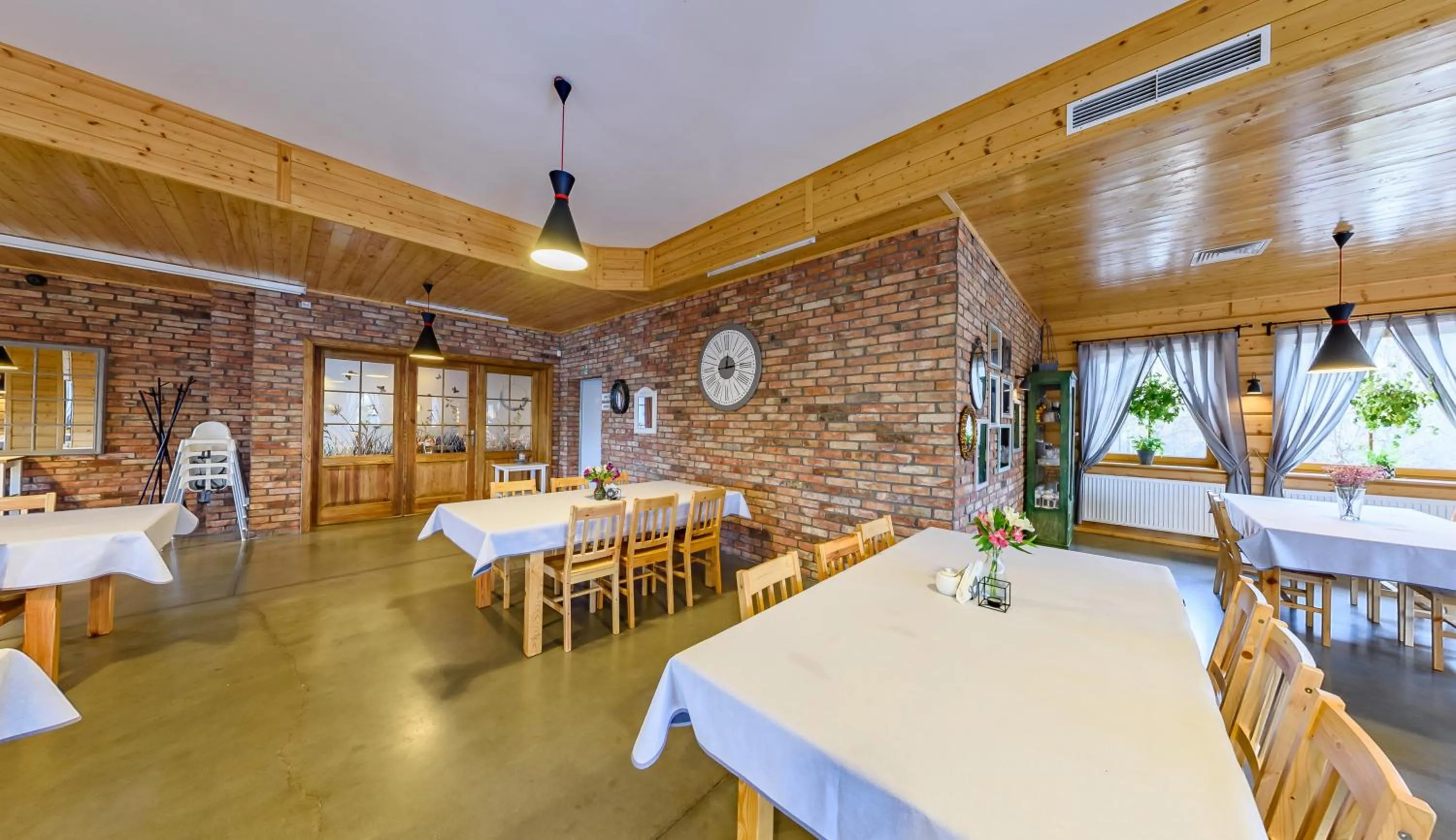 Restaurant/places to eat in Hotel Czerwone Korale