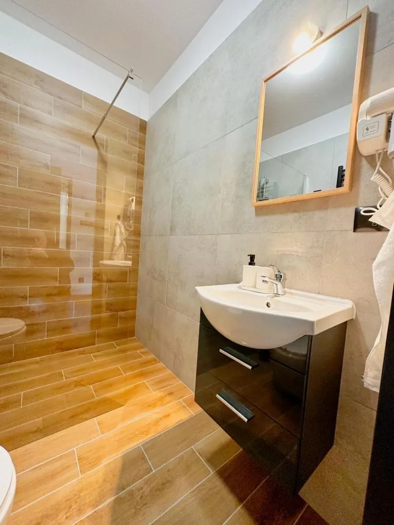 Shower in Hotel Czerwone Korale