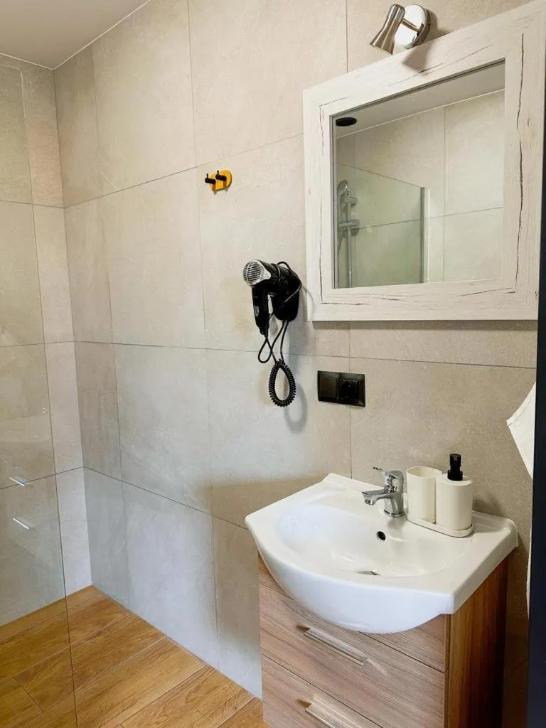 Shower in Hotel Czerwone Korale