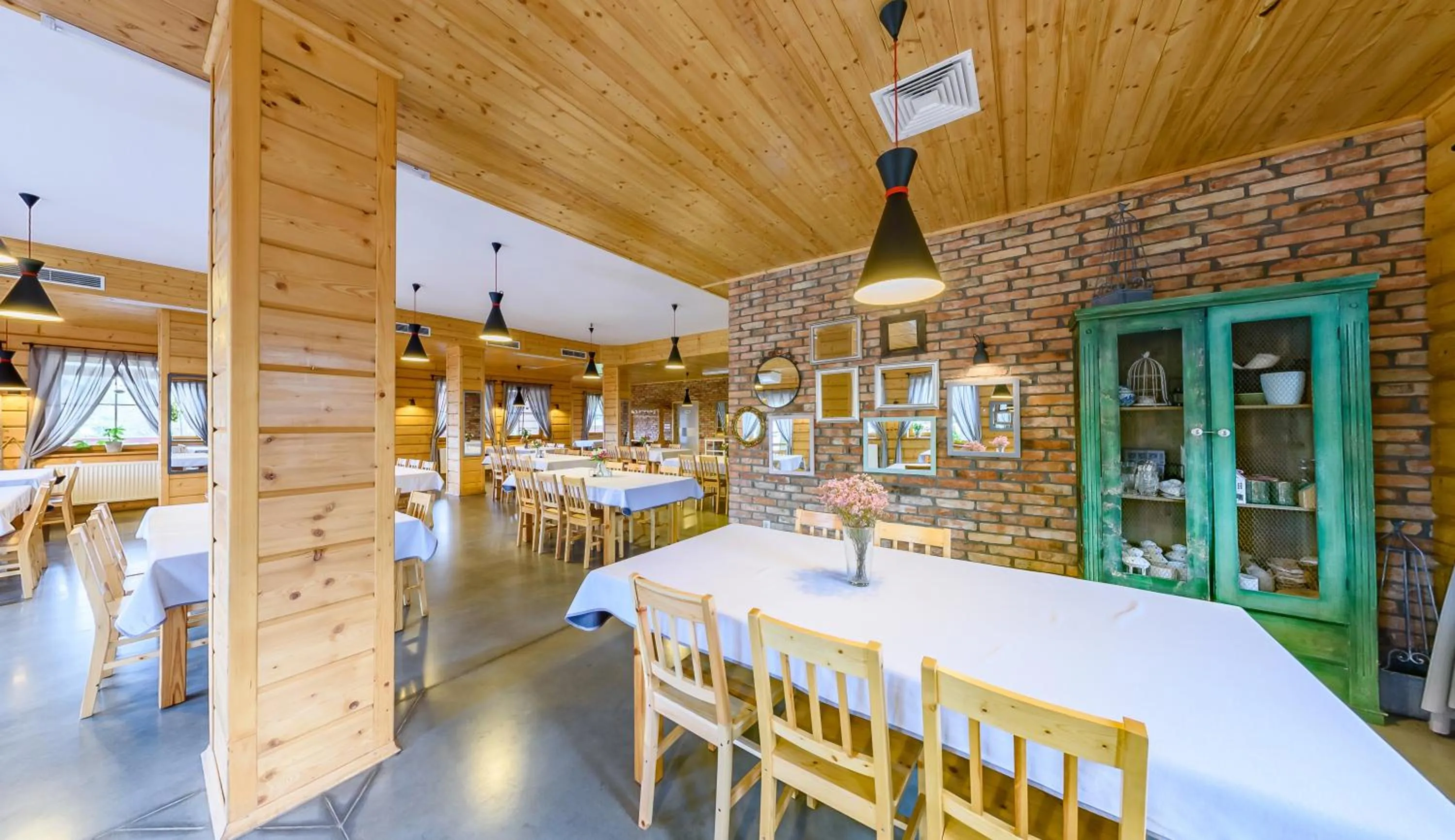 Restaurant/places to eat in Hotel Czerwone Korale