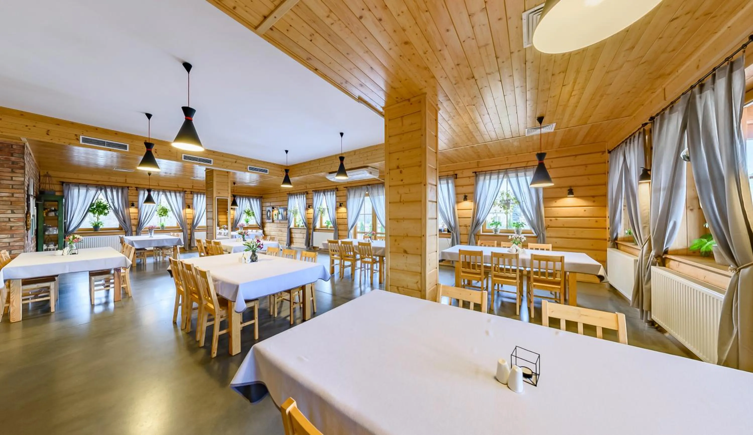 Restaurant/places to eat in Hotel Czerwone Korale