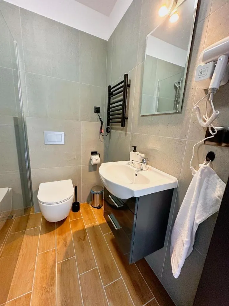 Shower in Hotel Czerwone Korale