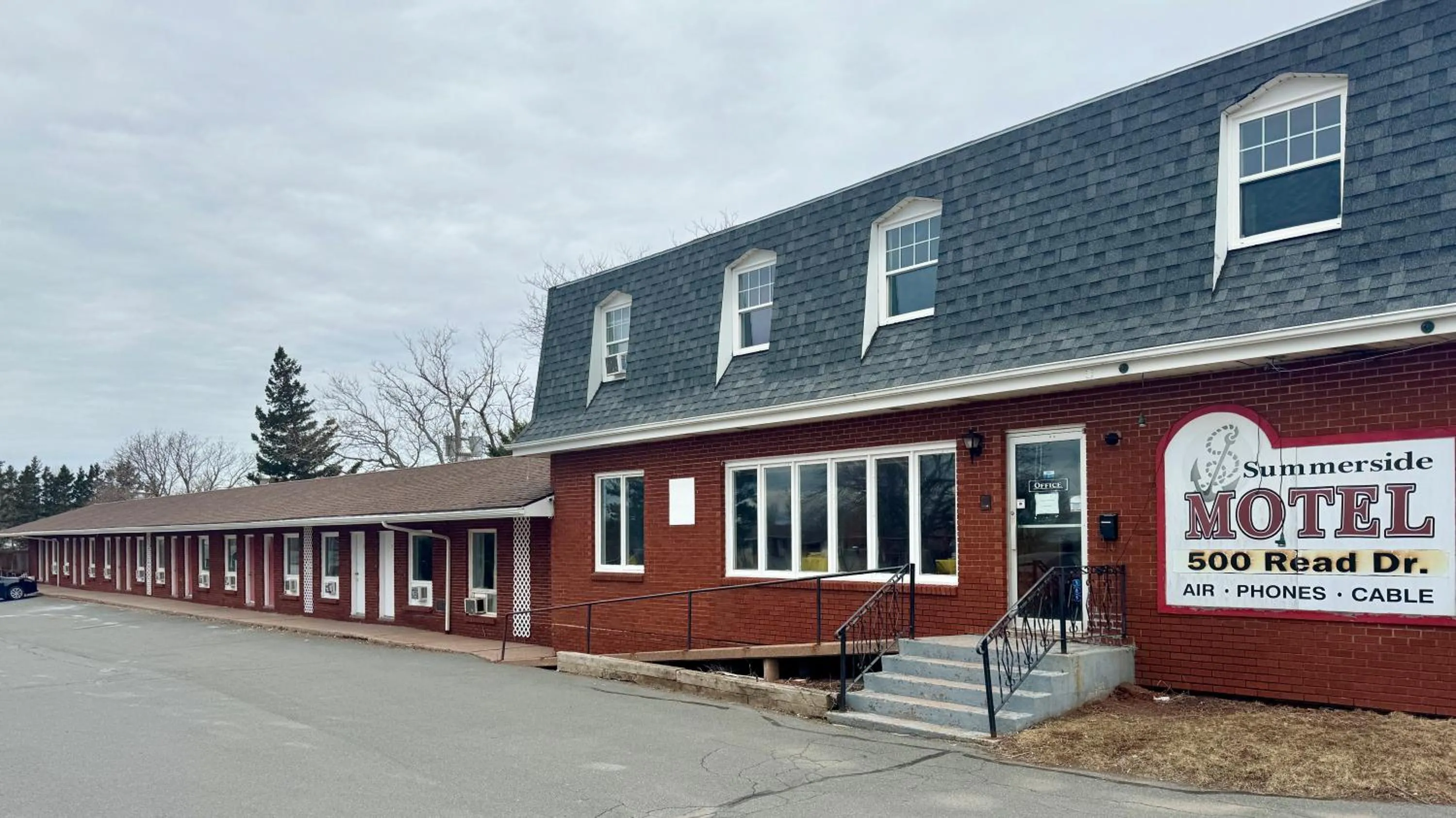 SUMMERSIDE MOTEL &COTTAGES