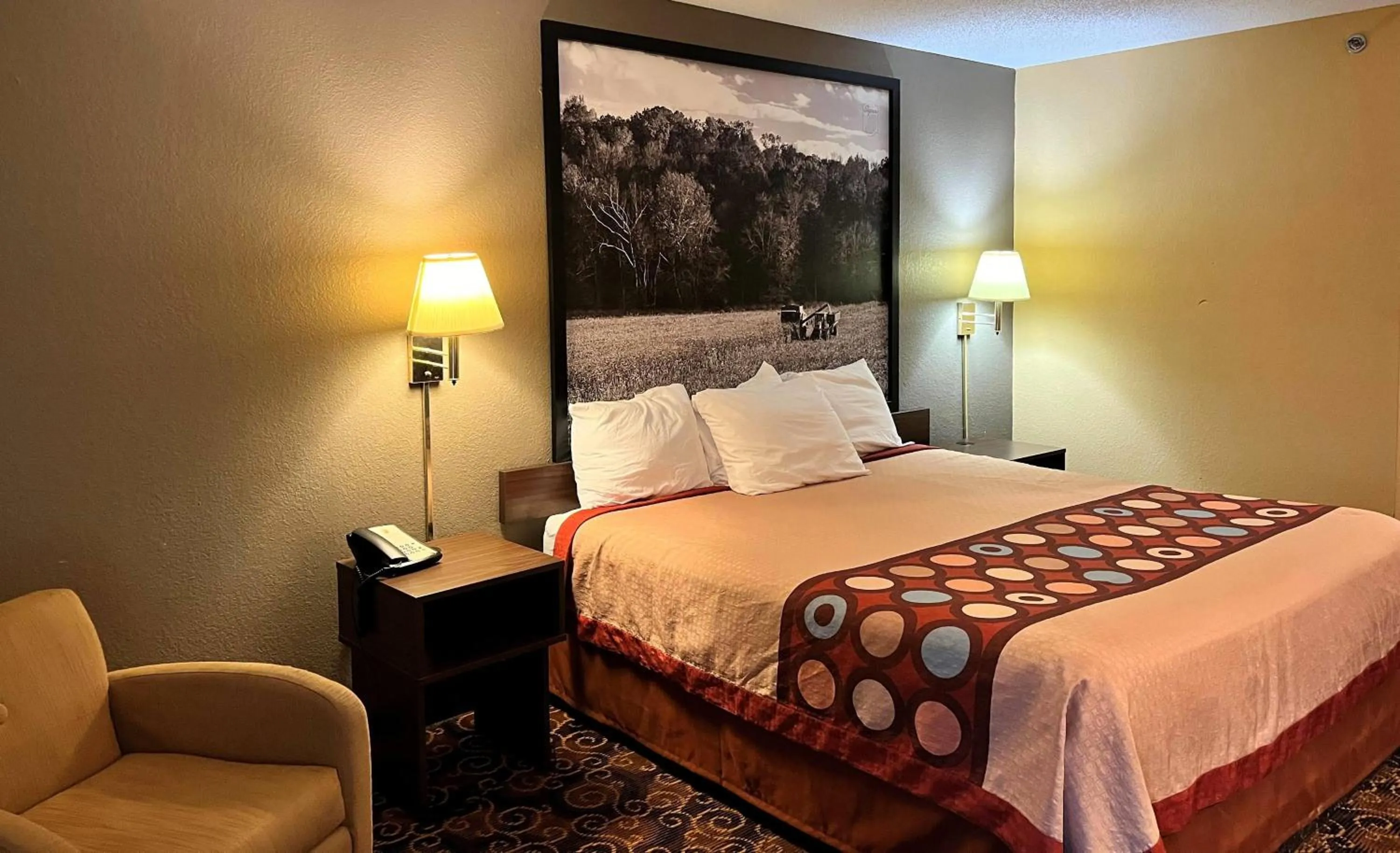 Photo of the whole room, Bed in Super 8 by Wyndham Evansville North