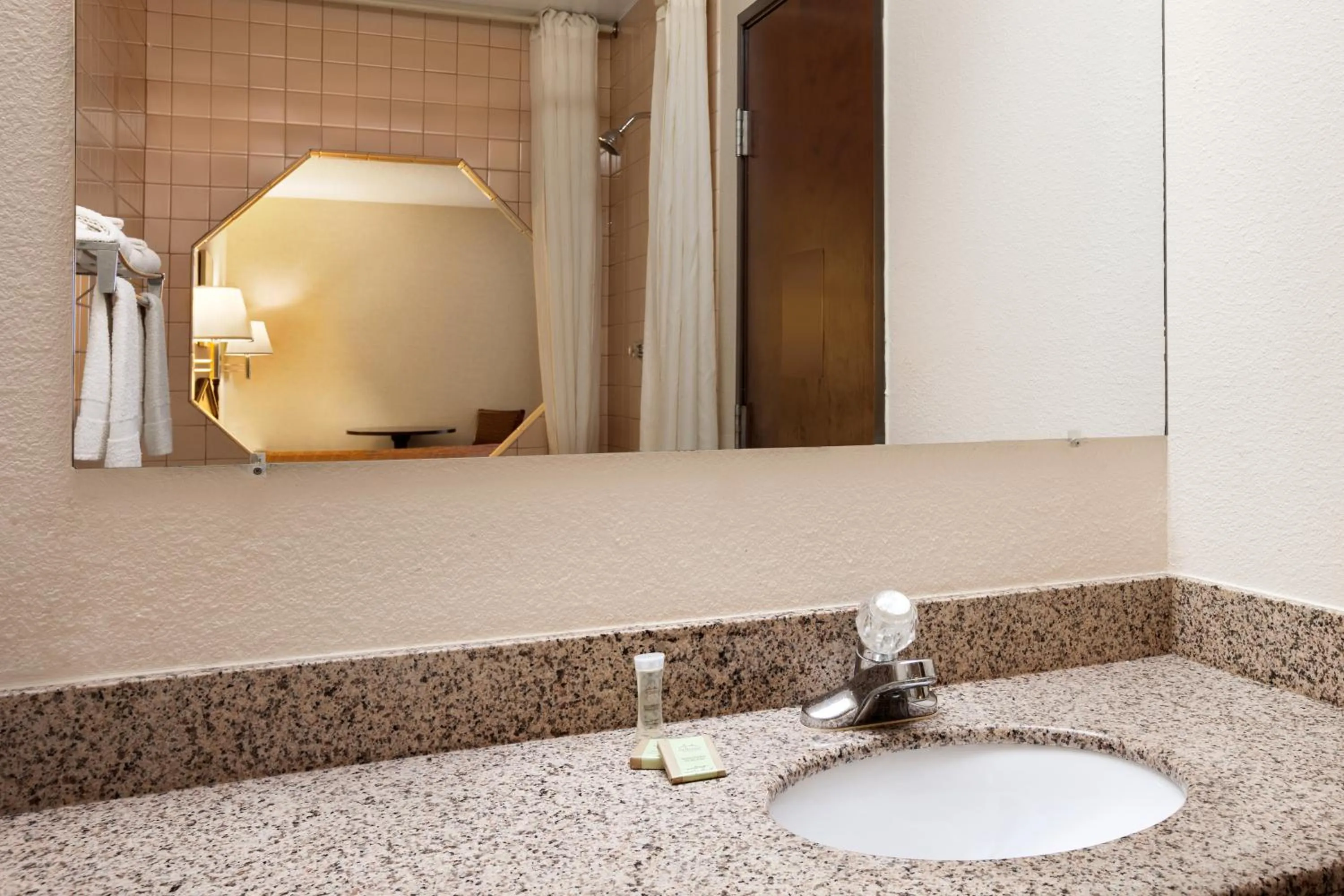 Super 8 by Wyndham Evansville North