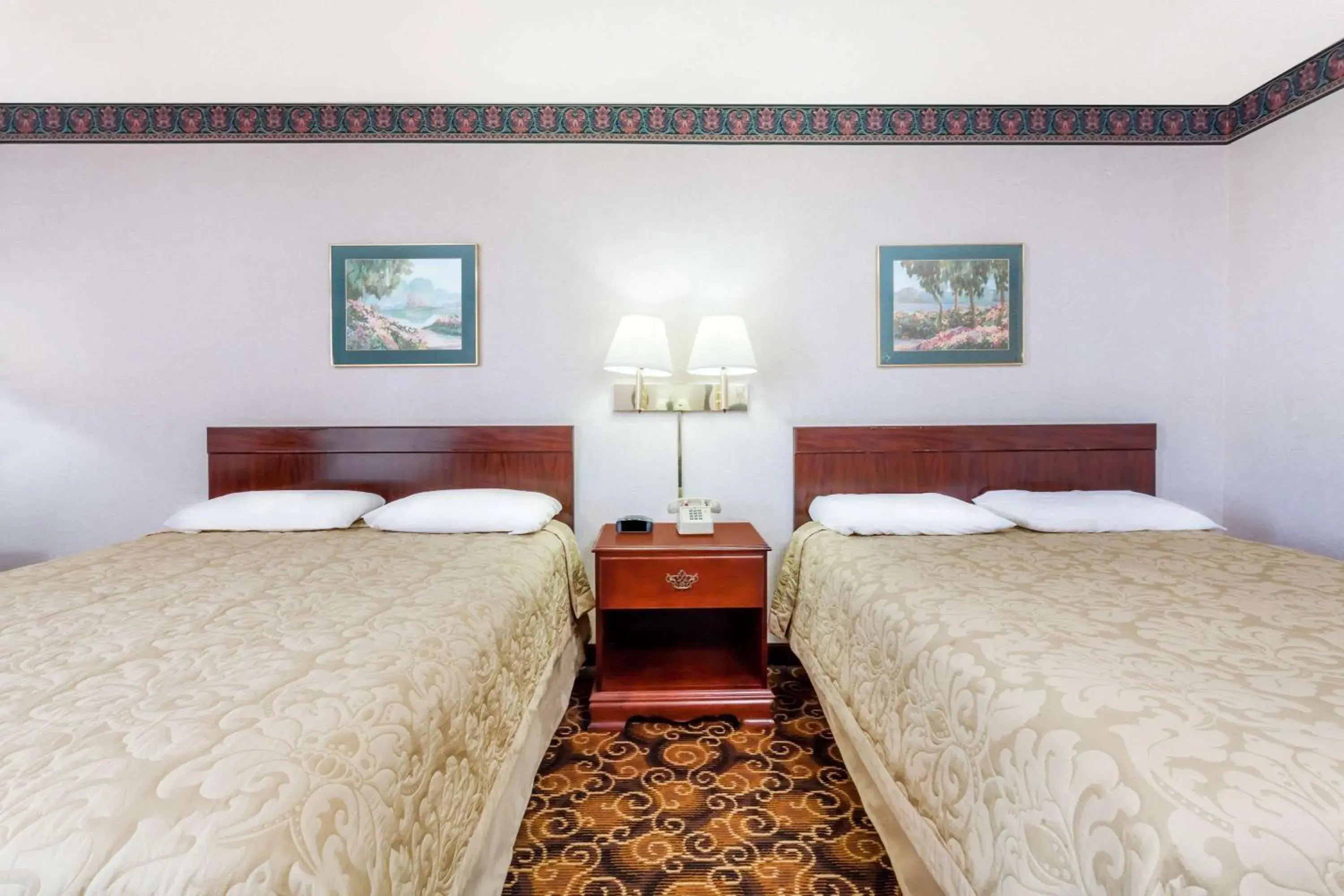 Photo of the whole room, Bed in Super 8 by Wyndham Evansville North Photo of the whole room, Bed in Super 8 by Wyndham Evansville North