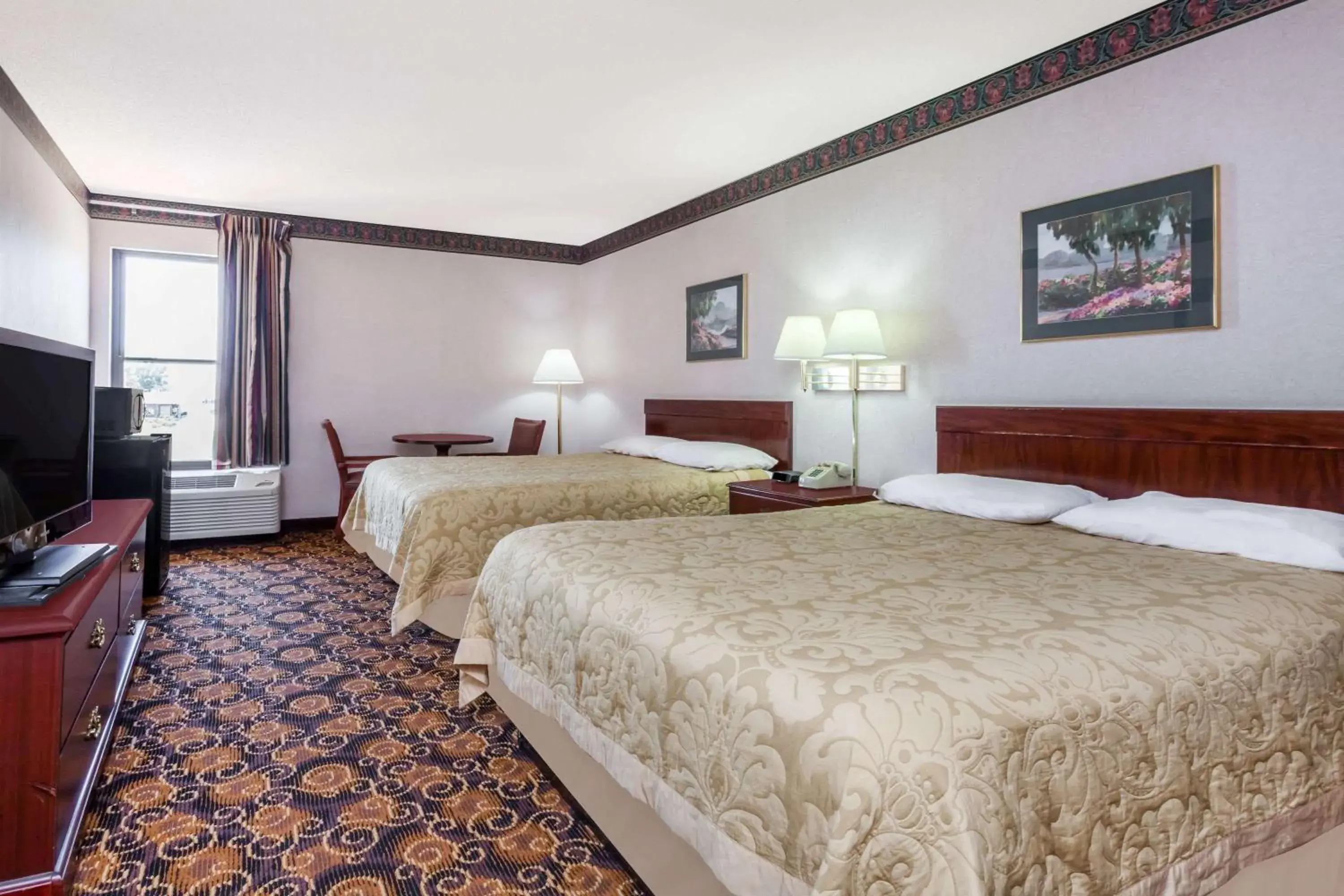 Photo of the whole room, Bed in Super 8 by Wyndham Evansville North Photo of the whole room, Bed in Super 8 by Wyndham Evansville North