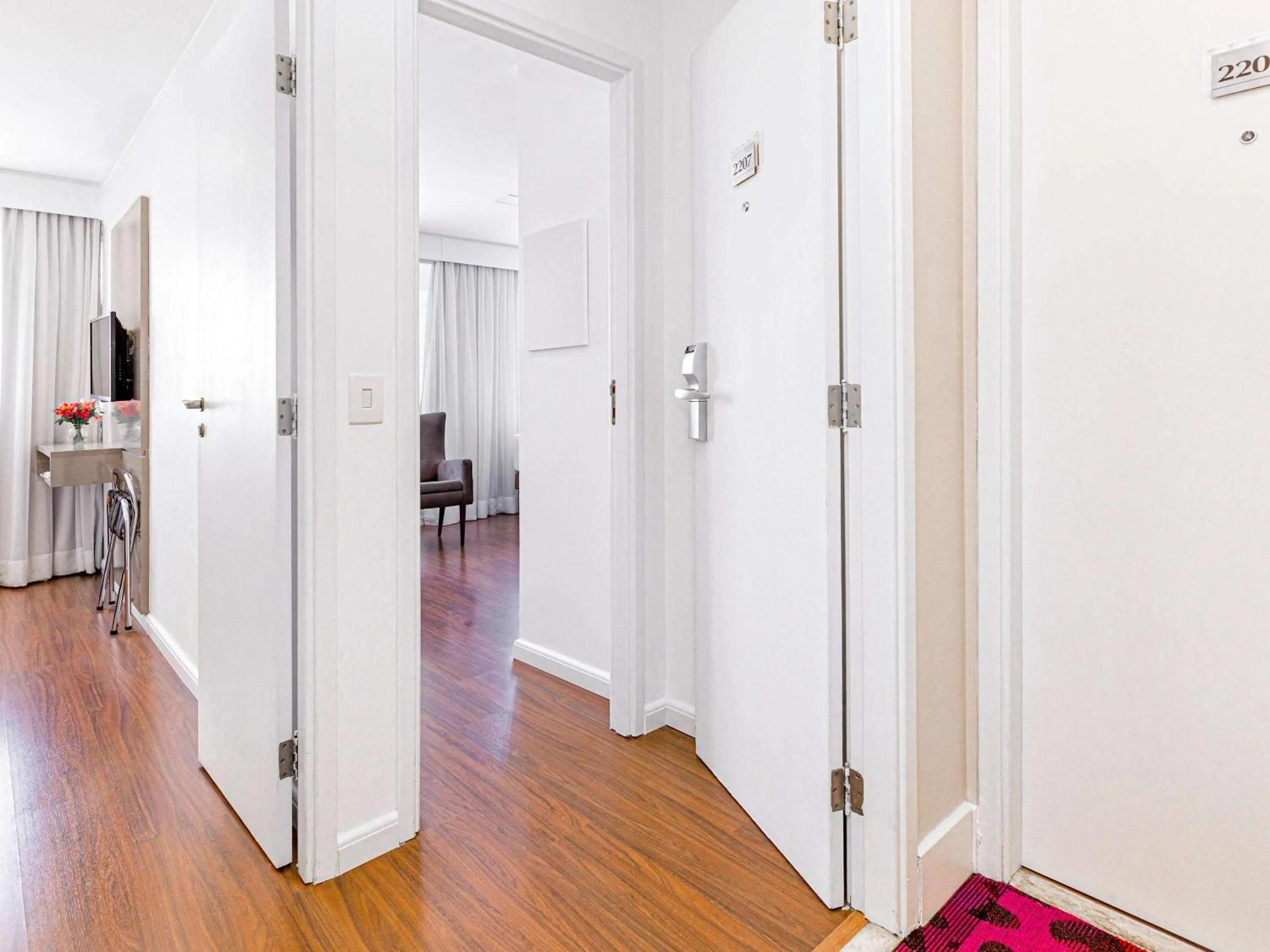 Photo of the whole room in Mercure Sao Paulo Vila Olimpia