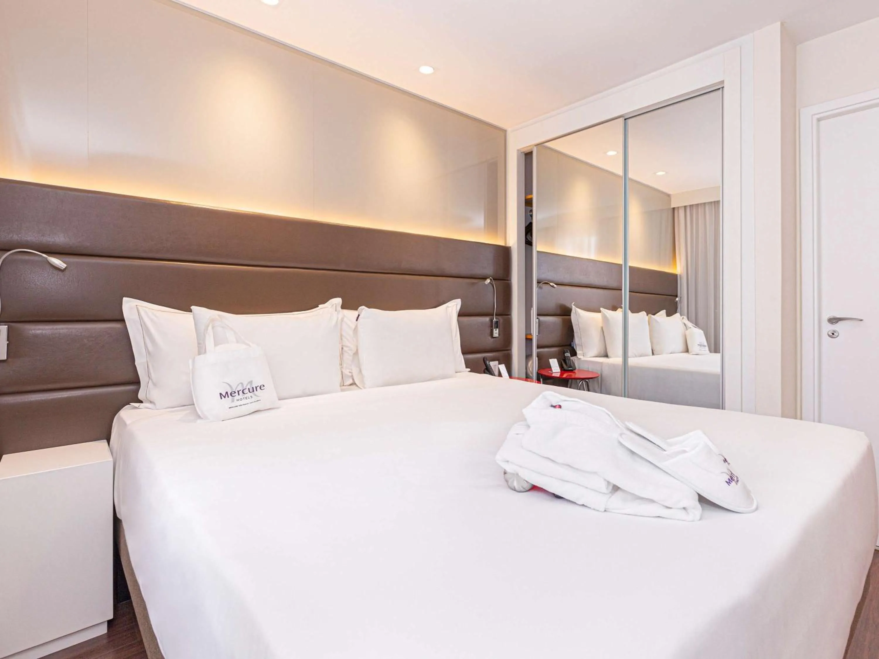 Photo of the whole room, Bed in Mercure Sao Paulo Vila Olimpia