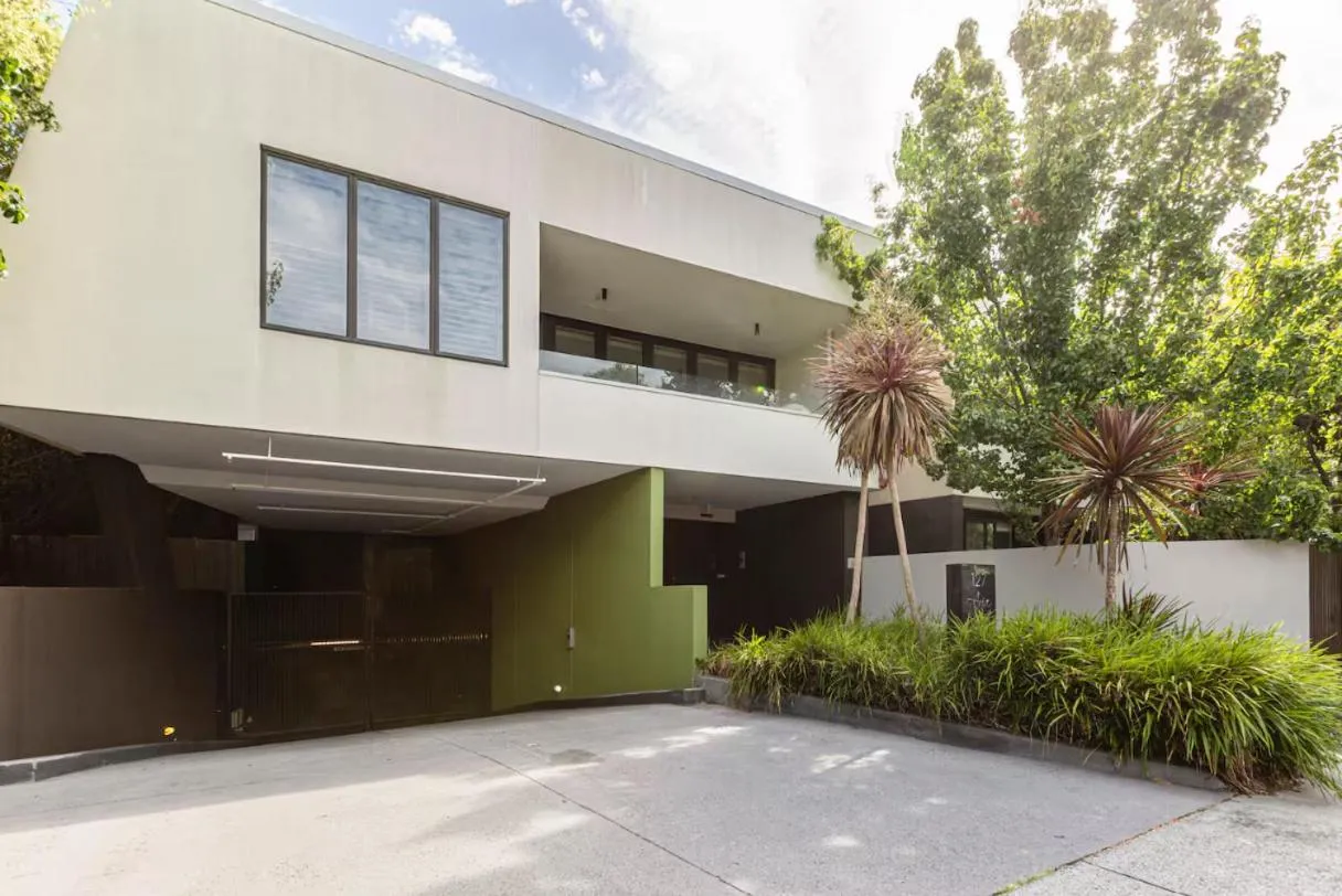 Luxurious Modern 2 Bedroom 2 Bathroom Apartment