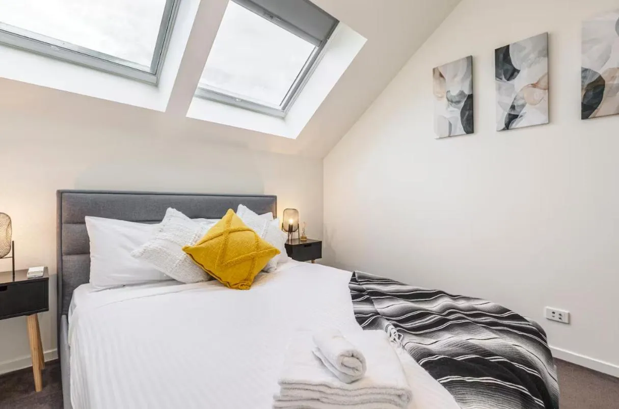 Luxurious Modern 2 Bedroom 2 Bathroom Apartment