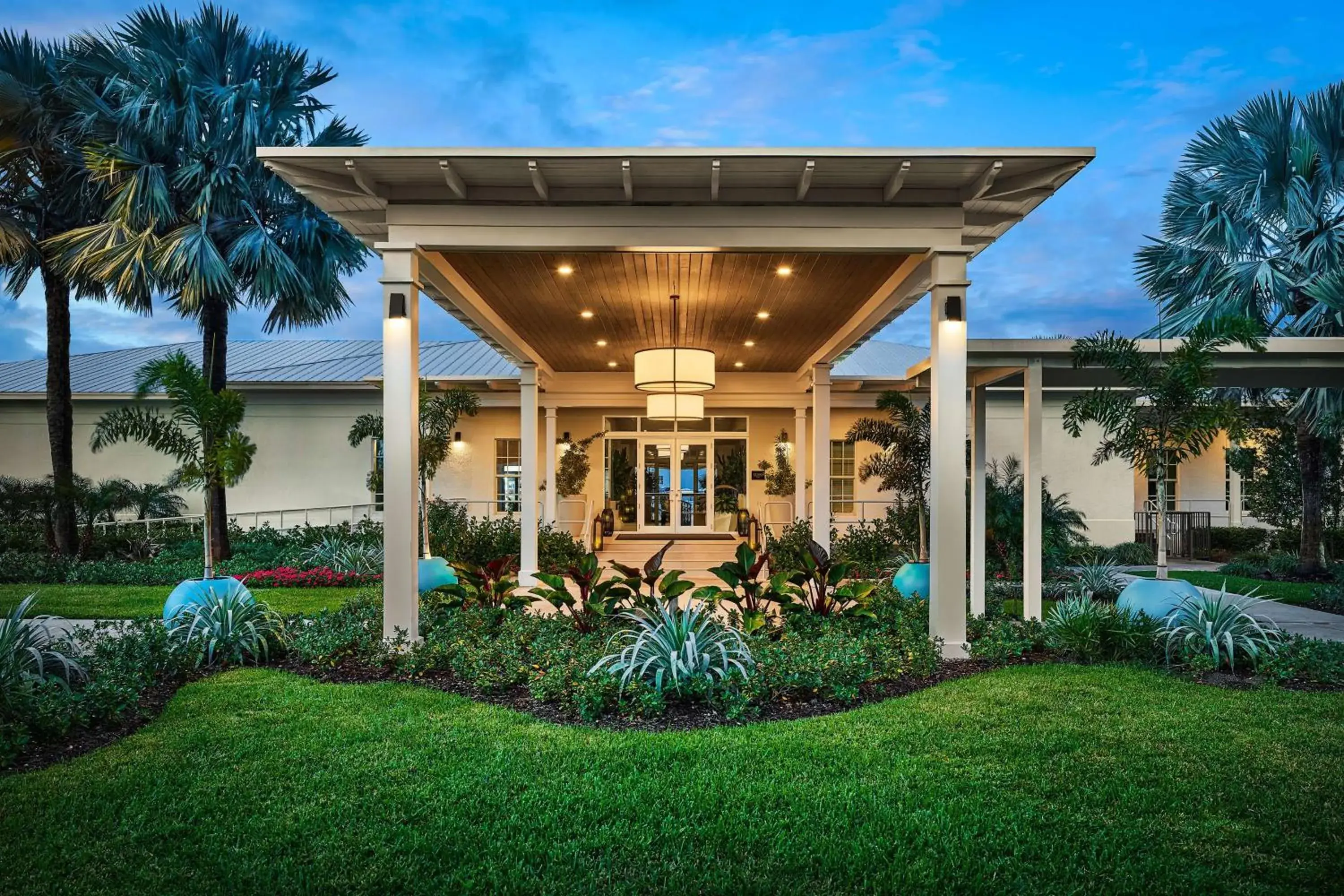 Property building in Faro Blanco Resort & Yacht Club Marathon, Curio by Hilton Property building in Faro Blanco Resort & Yacht Club Marathon, Curio by Hilton