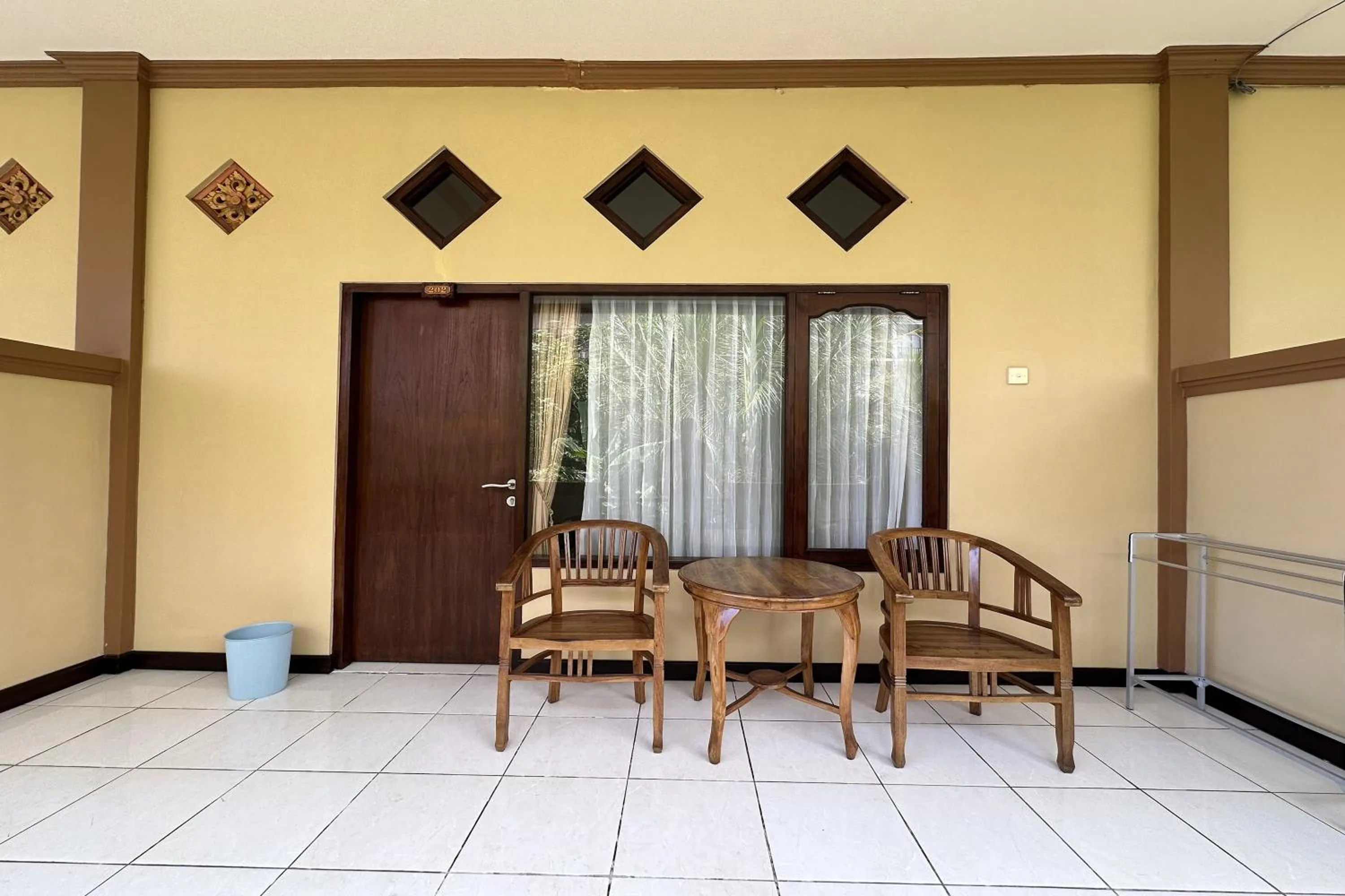 Seating area in Taxa Raya Guest House