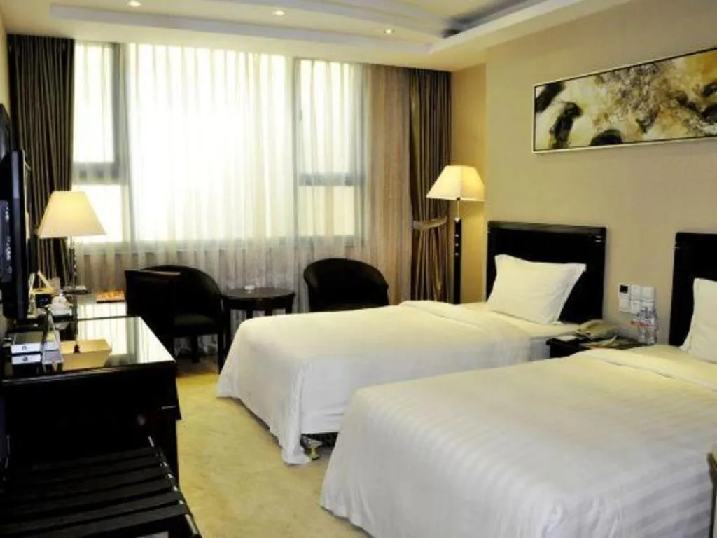 Bed in Dongguan Metropolitan Yijing Hotel